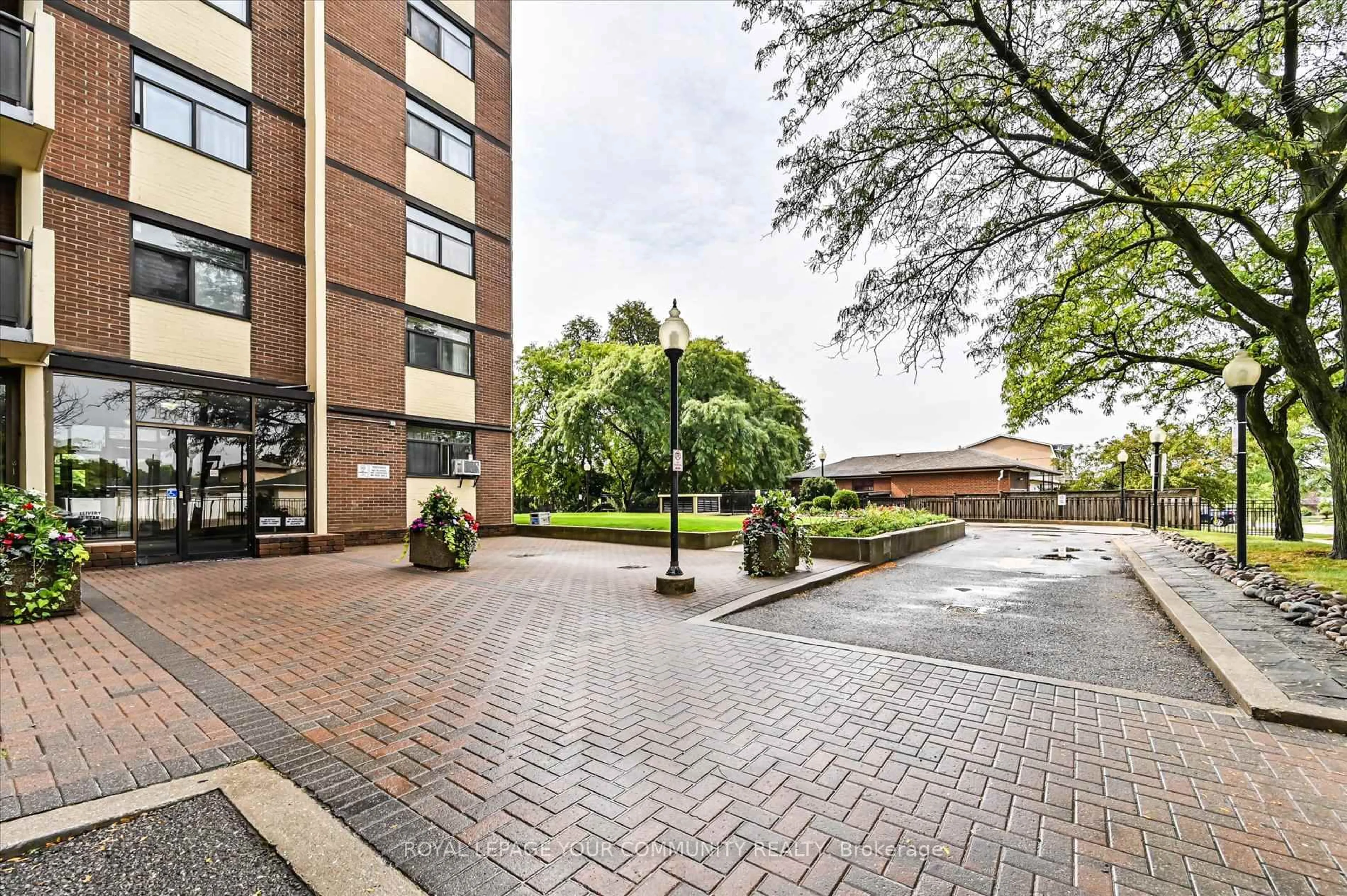Patio, street for 5 Frith Rd #612, Toronto Ontario M3N 2L5