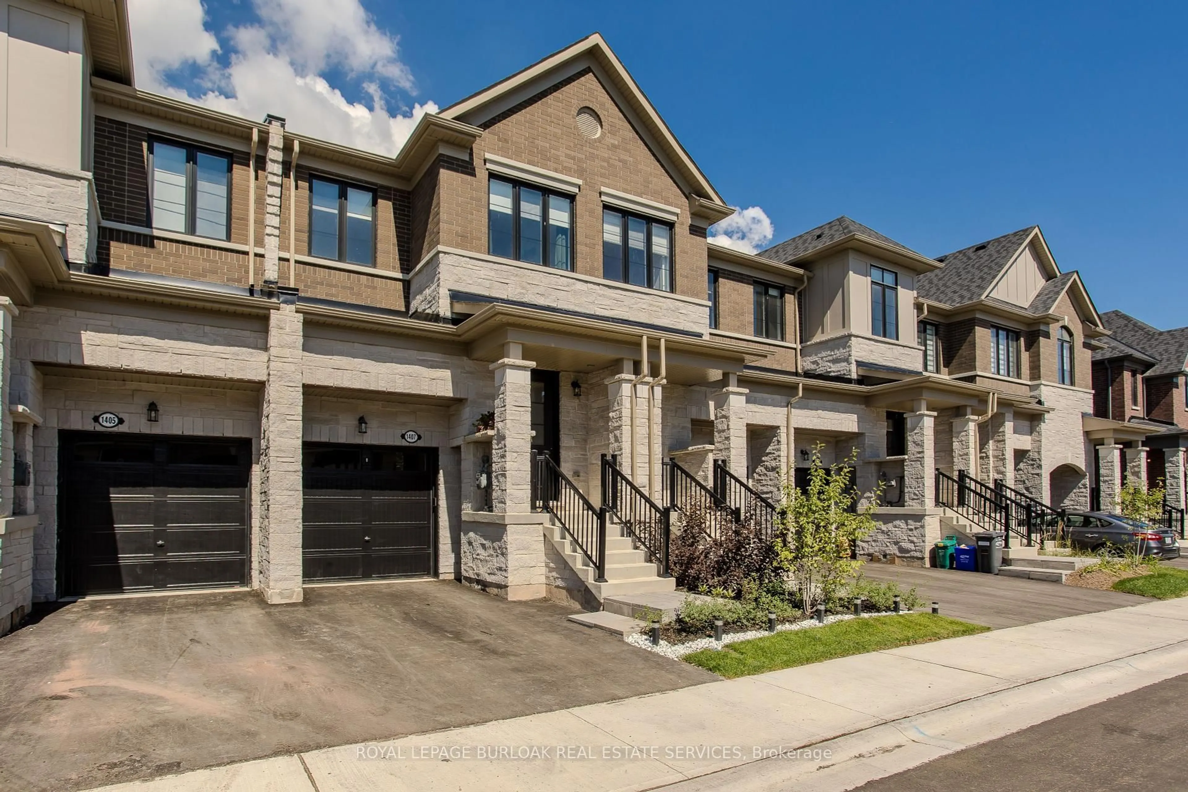 Home with brick exterior material, street for 1407 Oakmont Common, Burlington Ontario L7P 0V8