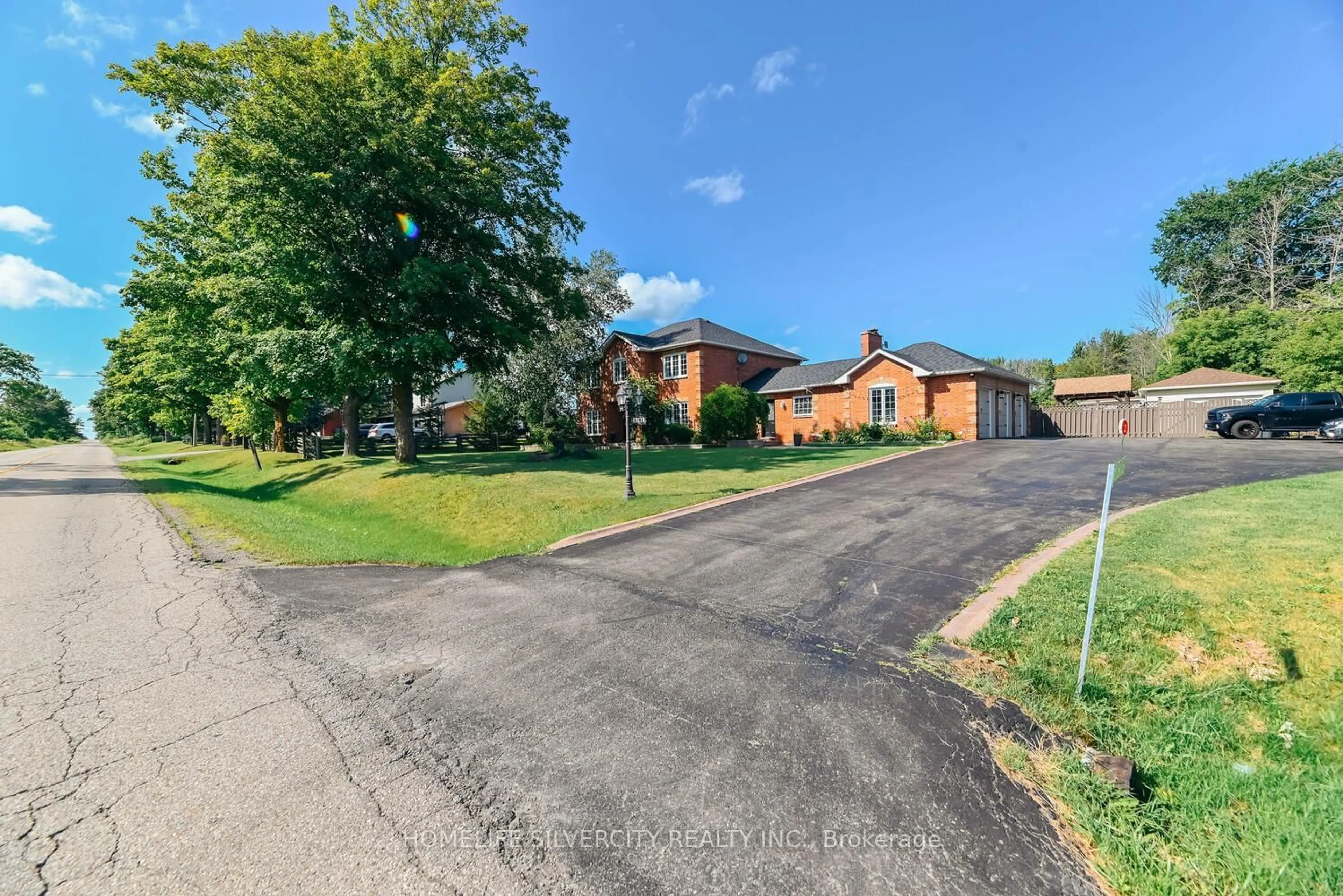 A pic from outside/outdoor area/front of a property/back of a property/a pic from drone, street for 18805 Willoghby Rd, Caledon Ontario L7K 1V7