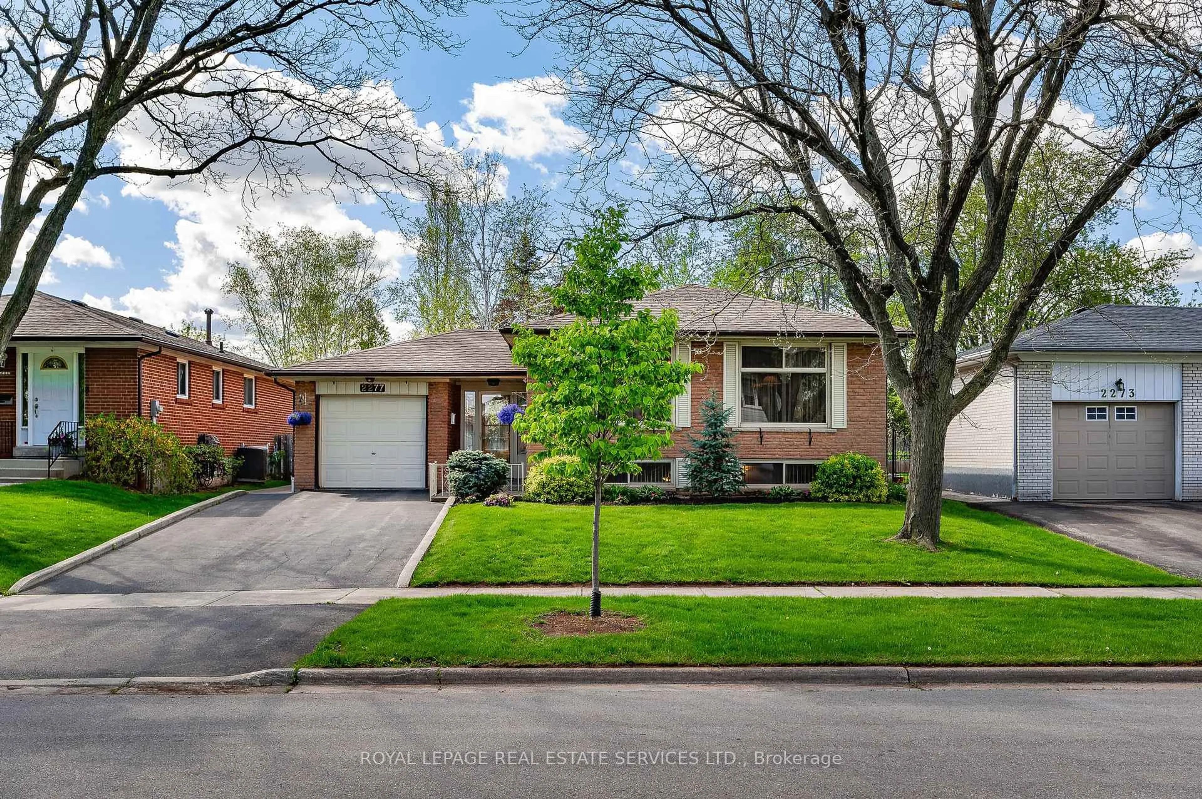 Home with brick exterior material, street for 2277 Wyandotte Dr, Oakville Ontario L6L 2T4