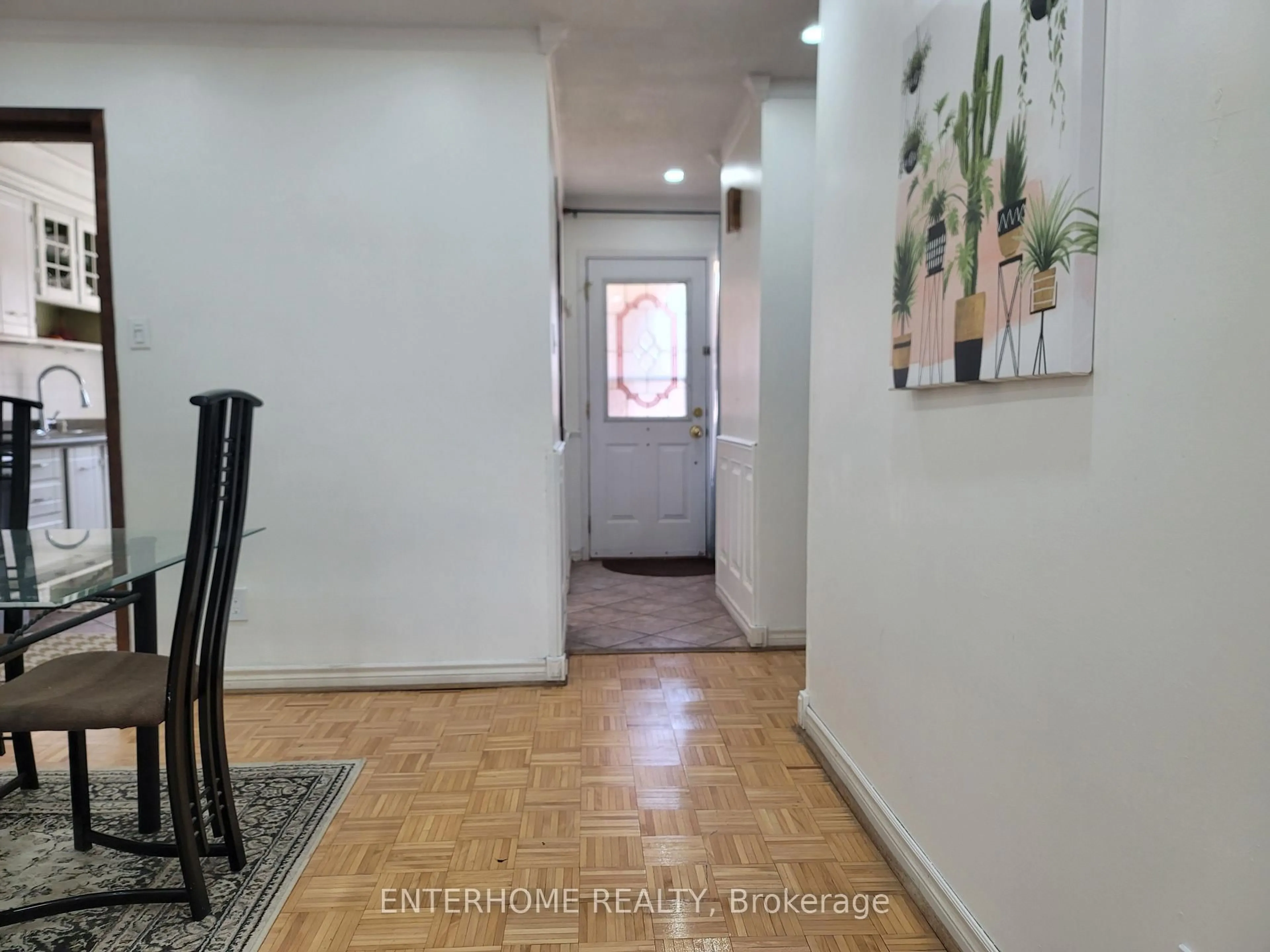 Indoor entryway for 1180 mississauga valley Blvd #4, Mississauga Ontario L5A 3M9