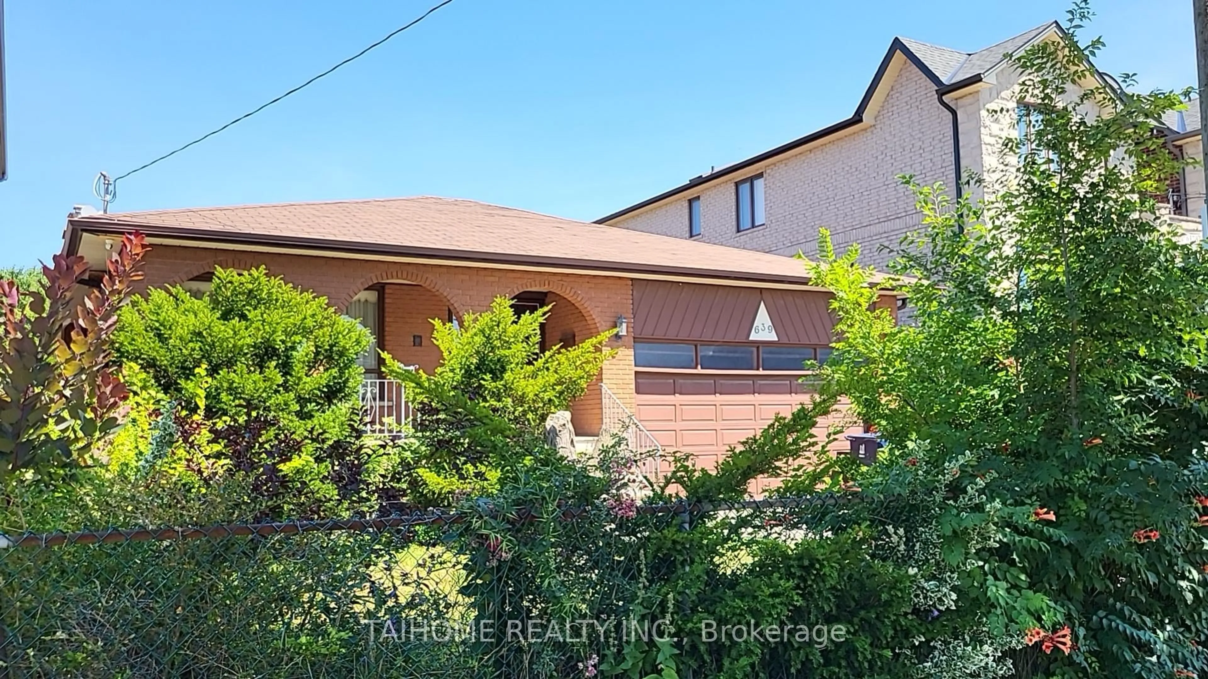 A pic from outside/outdoor area/front of a property/back of a property/a pic from drone, street for 639 Royal York Rd, Toronto Ontario M8Y 2S9