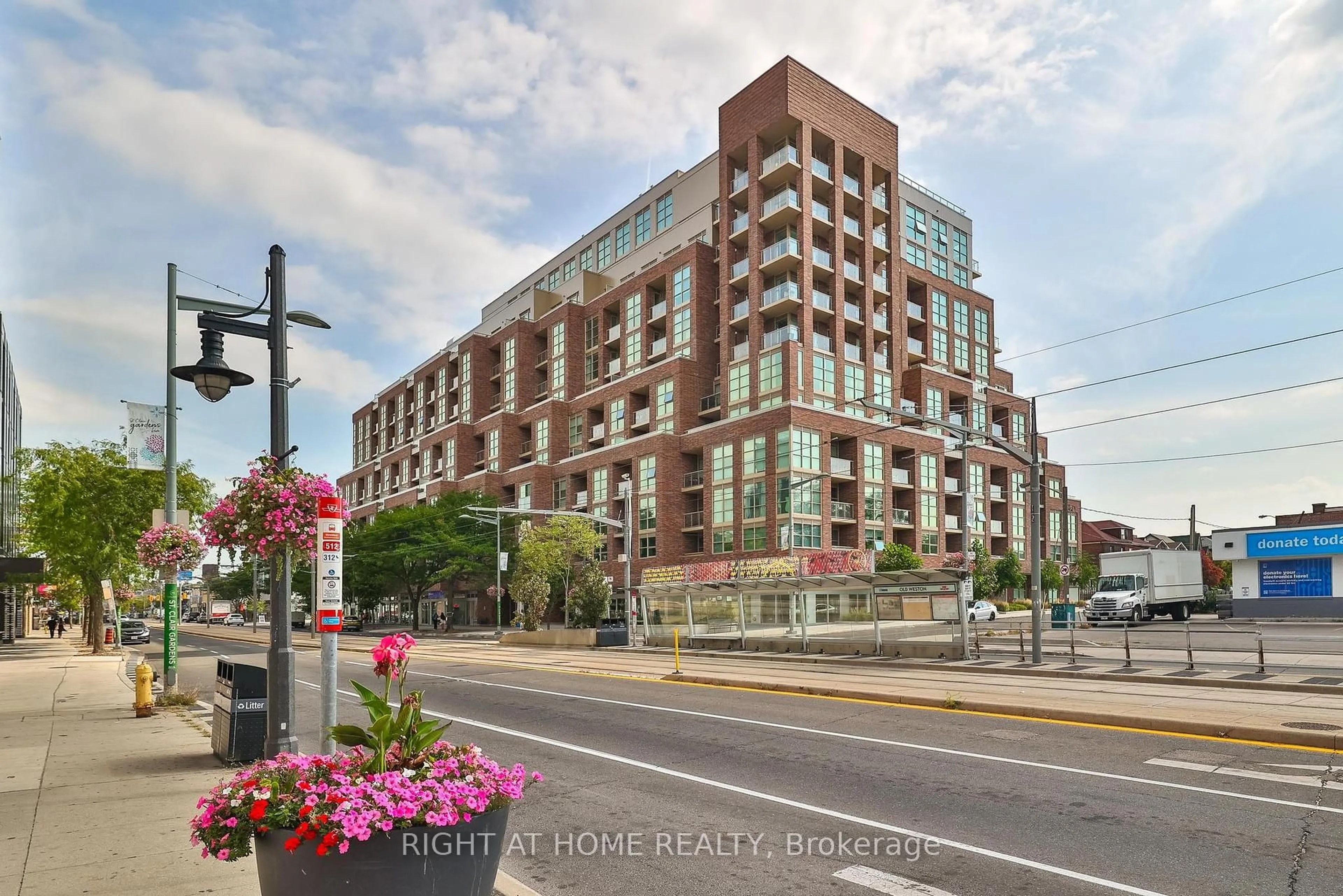 Unknown for 1787 St Clair Ave #720, Toronto Ontario M6N 0B7