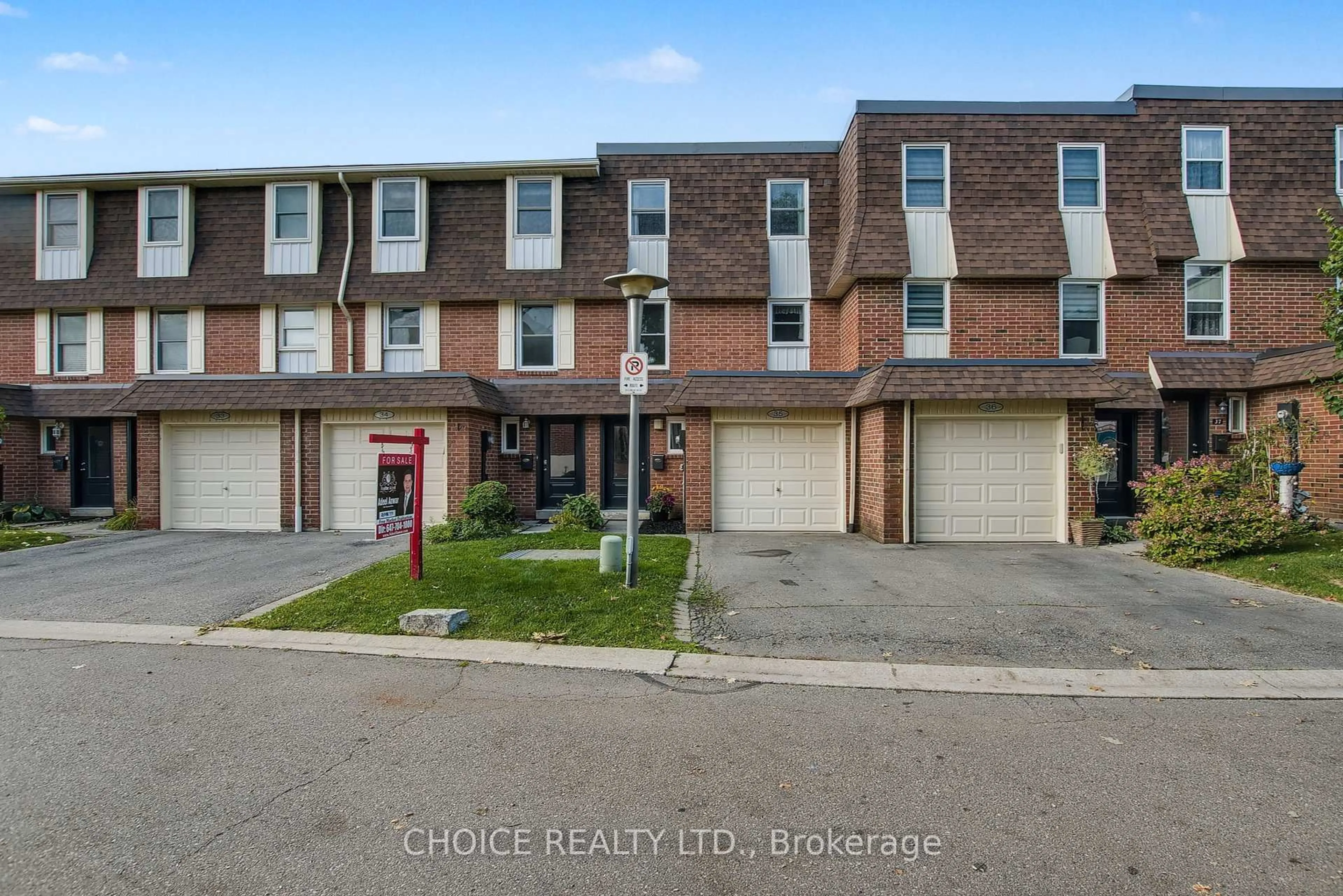 A pic from outside/outdoor area/front of a property/back of a property/a pic from drone, street for 30 Heslop Rd #35, Milton Ontario L9T 1B3