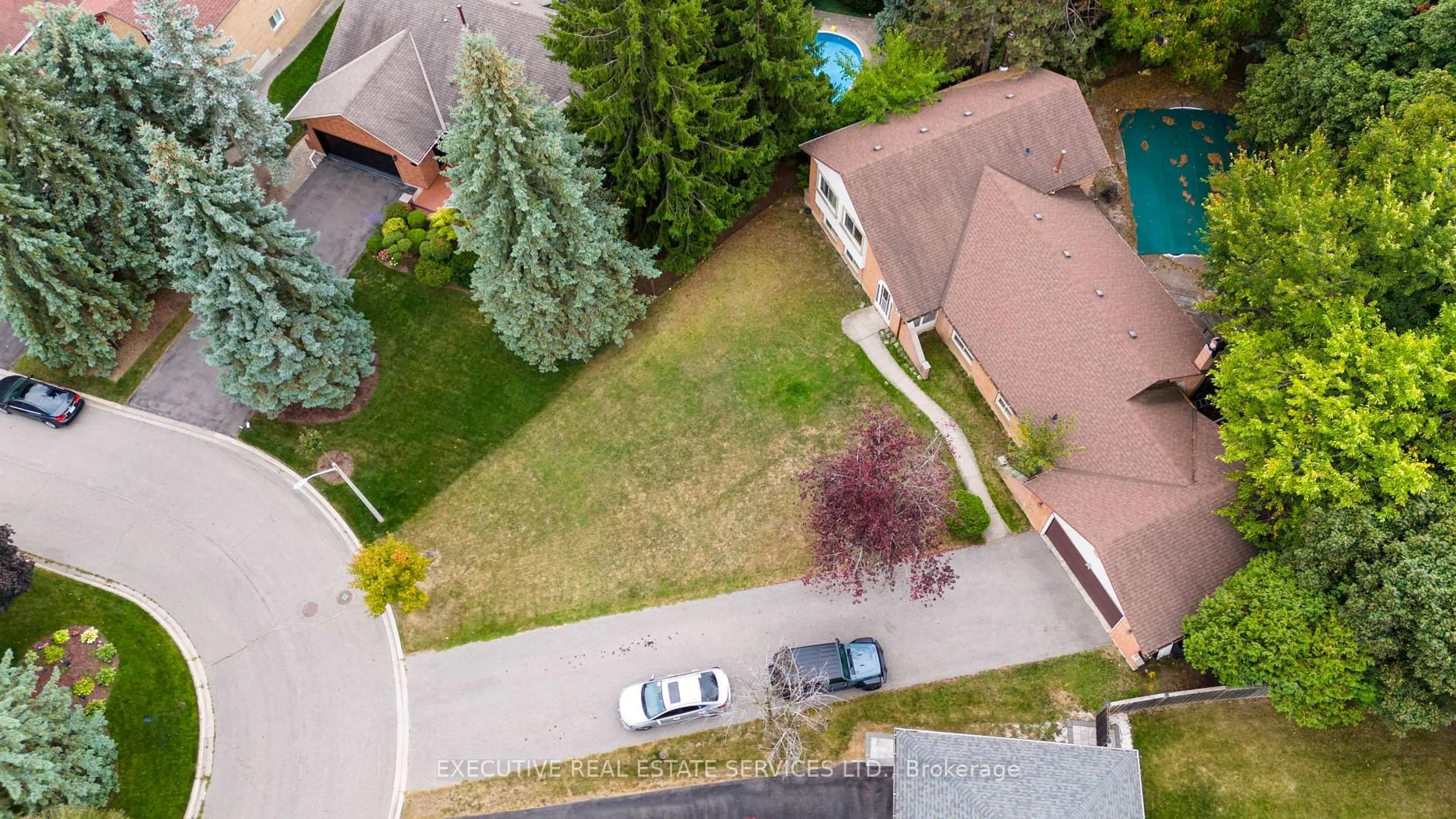 A pic from outside/outdoor area/front of a property/back of a property/a pic from drone, street for 26 Wadsworth Circ, Brampton Ontario L6Z 1W7