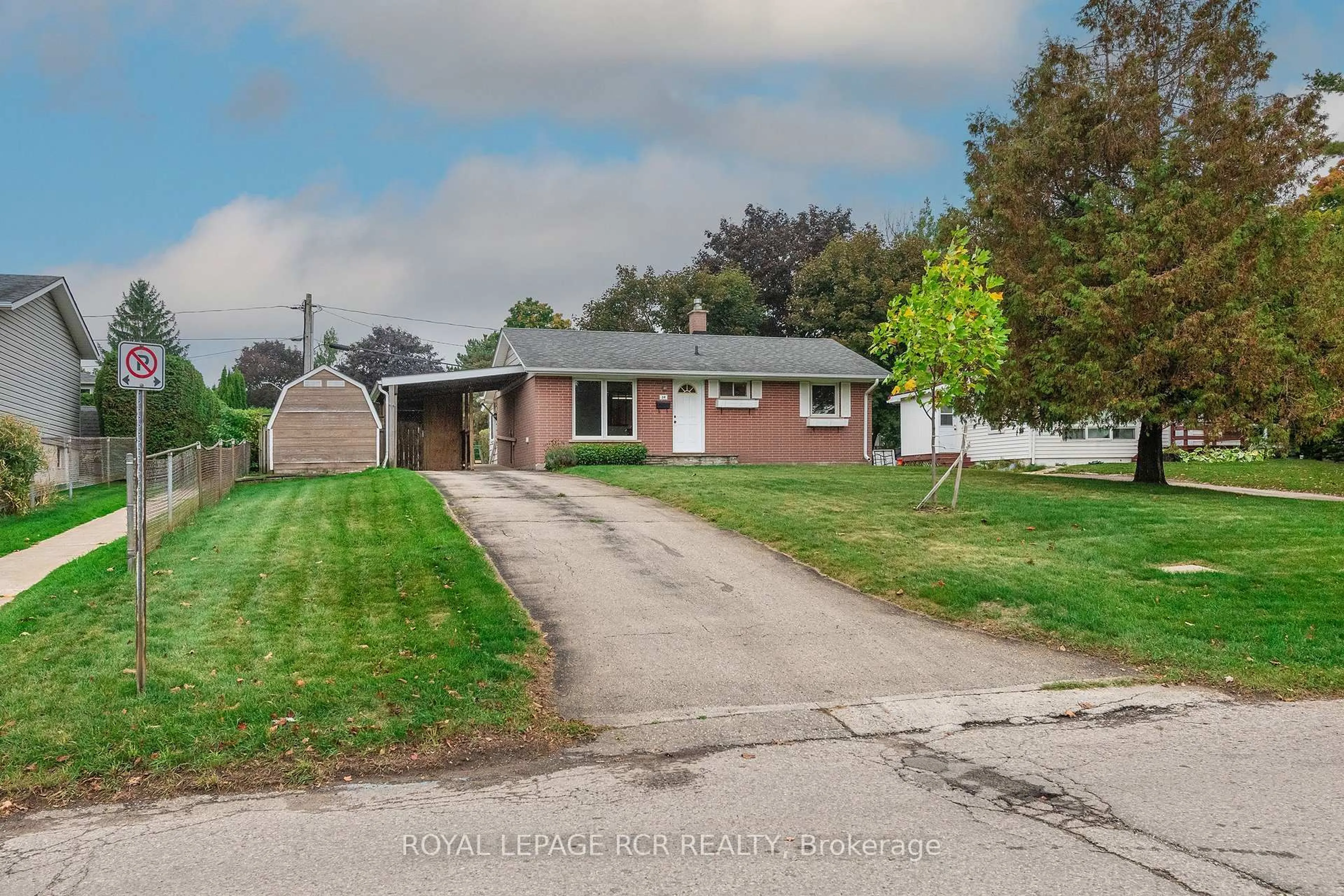 A pic from outside/outdoor area/front of a property/back of a property/a pic from drone, street for 34 Bythia St, Orangeville Ontario L9W 2S3