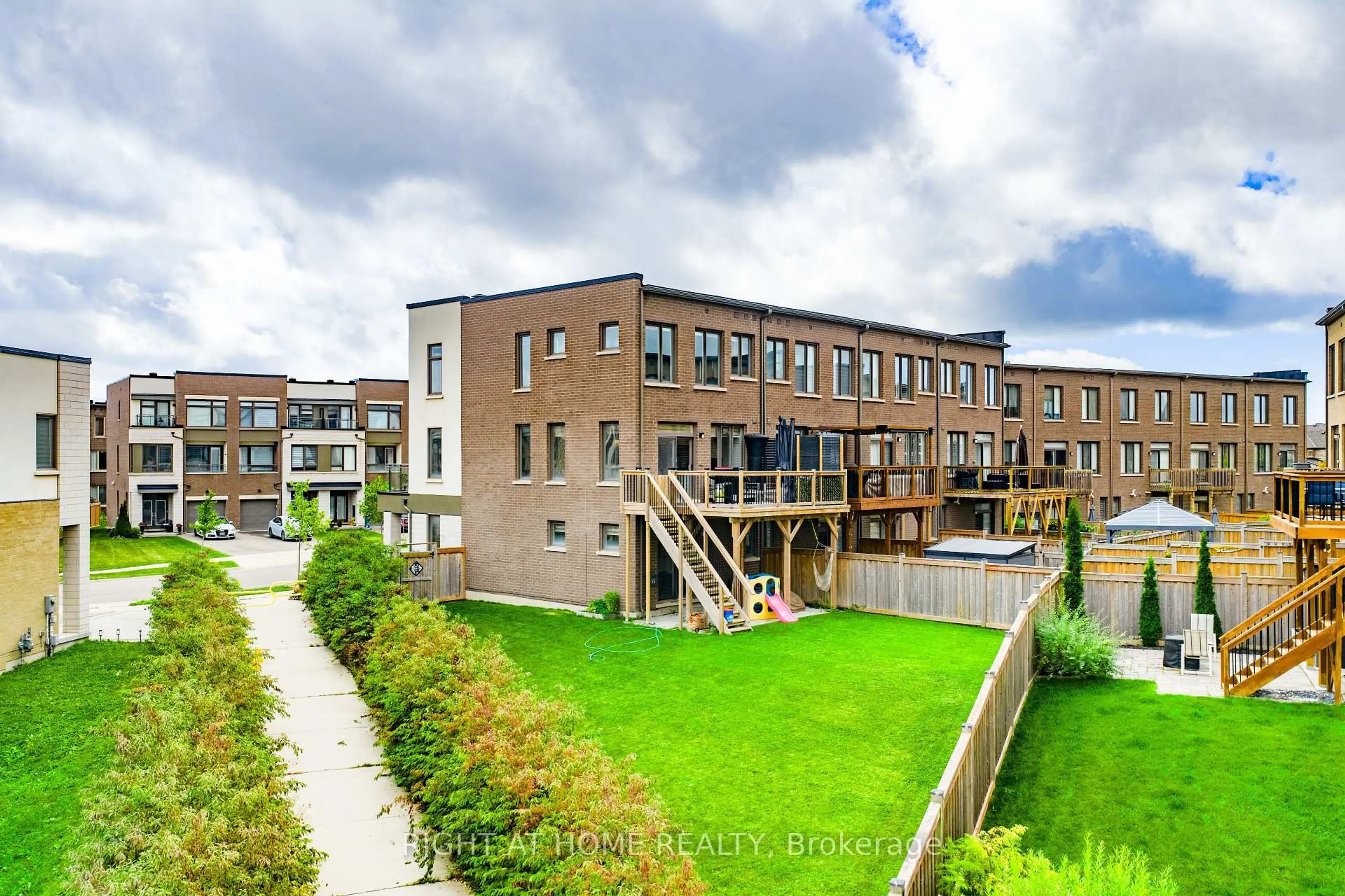 A pic from outside/outdoor area/front of a property/back of a property/a pic from drone, unknown for 199 Fowley Dr, Oakville Ontario L6H 0P3