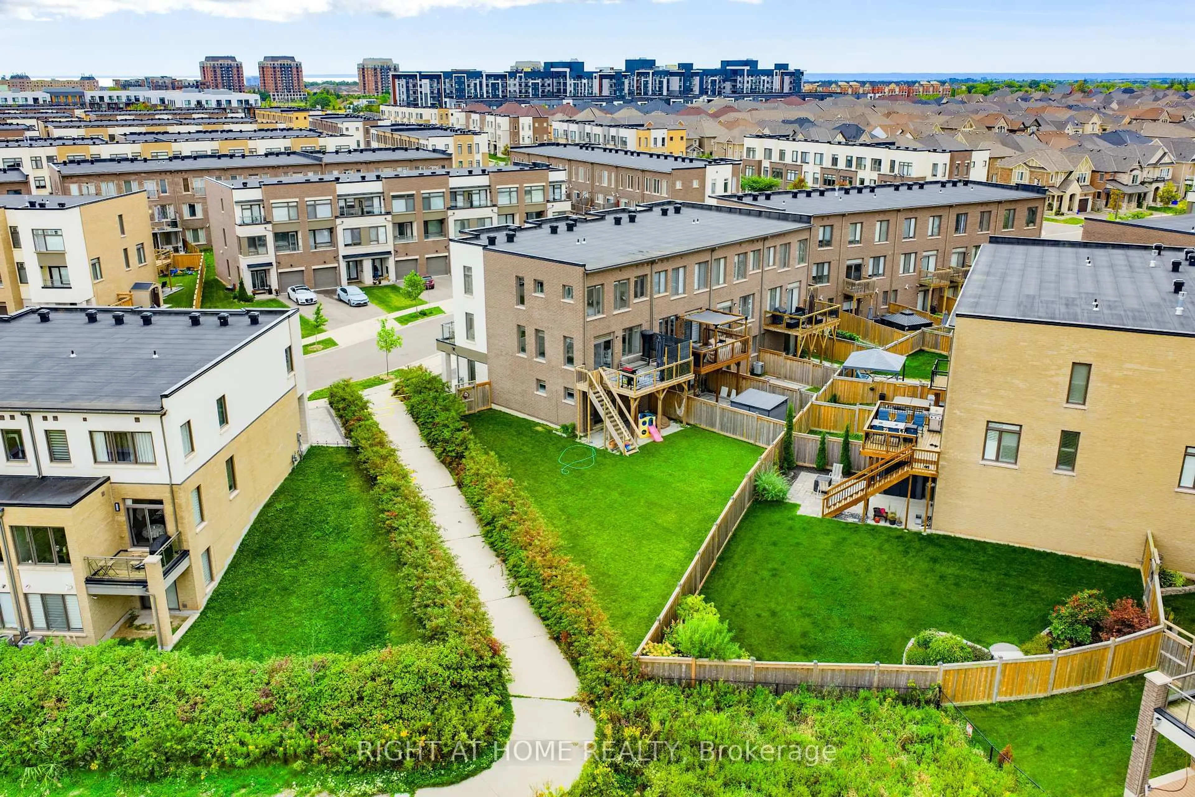 A pic from outside/outdoor area/front of a property/back of a property/a pic from drone, city buildings view from balcony for 199 Fowley Dr, Oakville Ontario L6H 0P3