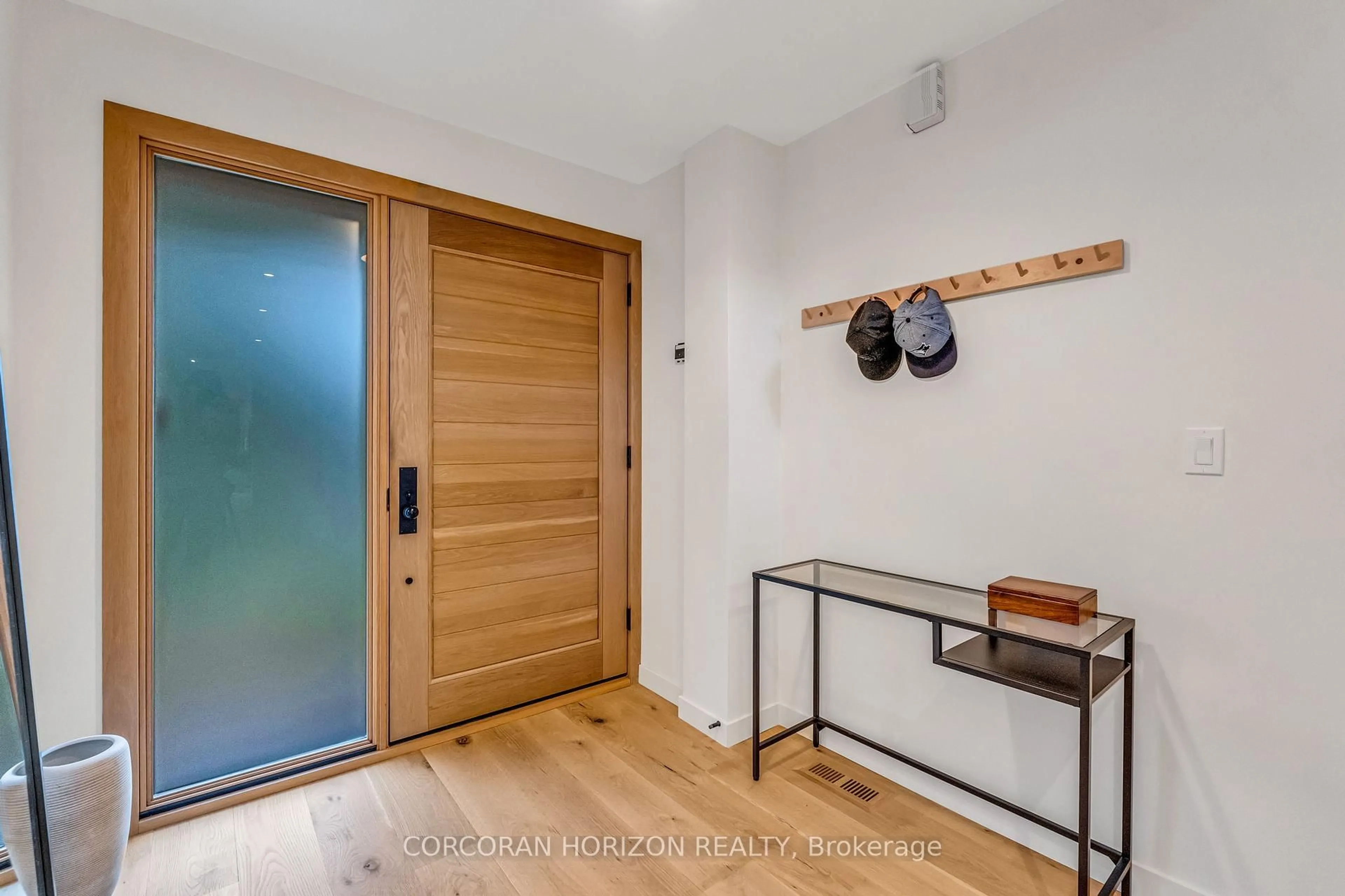 Indoor entryway for 12 Barvale Crt, Toronto Ontario M9C 4H2