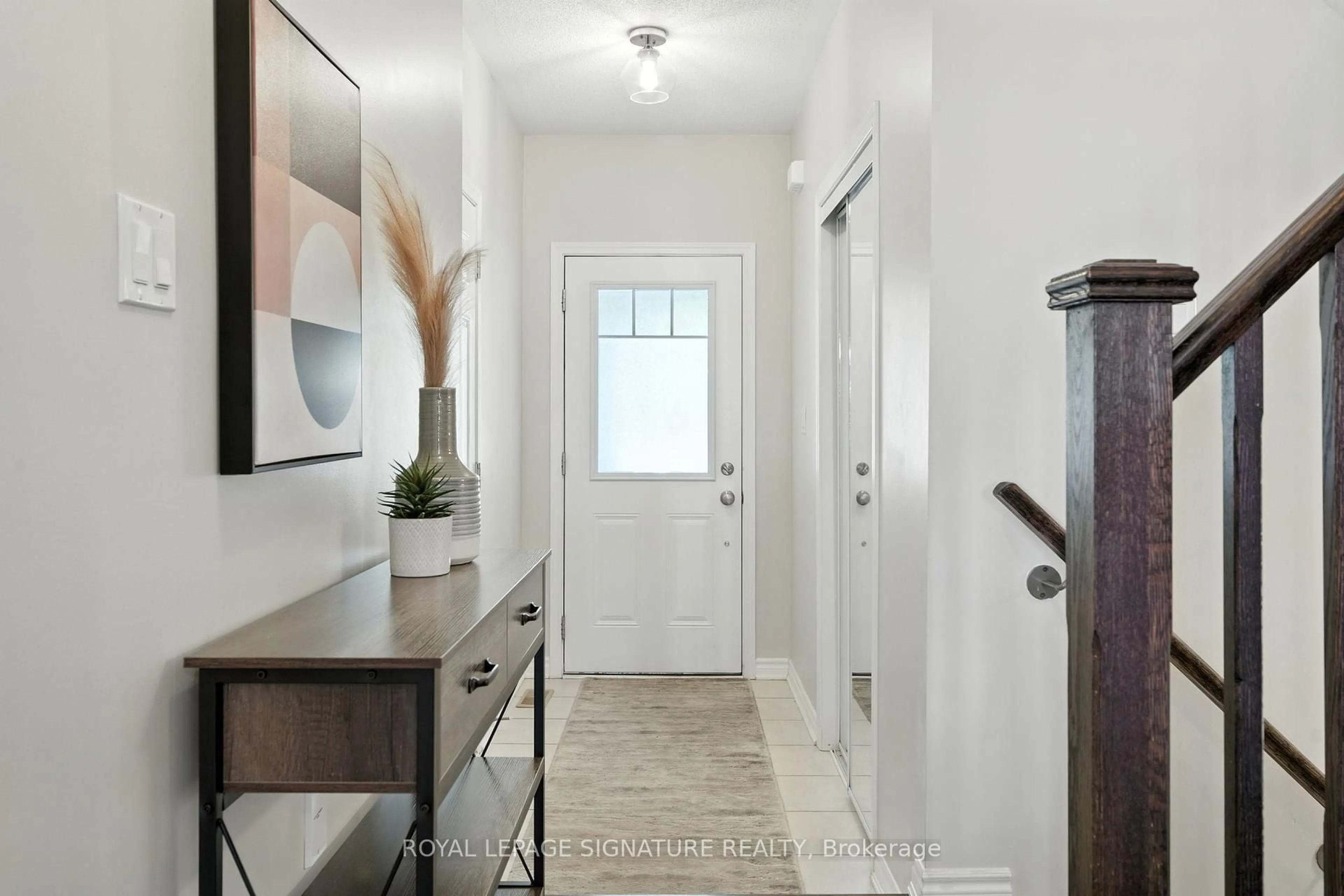 Indoor entryway for 1000 Asleton Blvd #7, Milton Ontario L9T 9L5