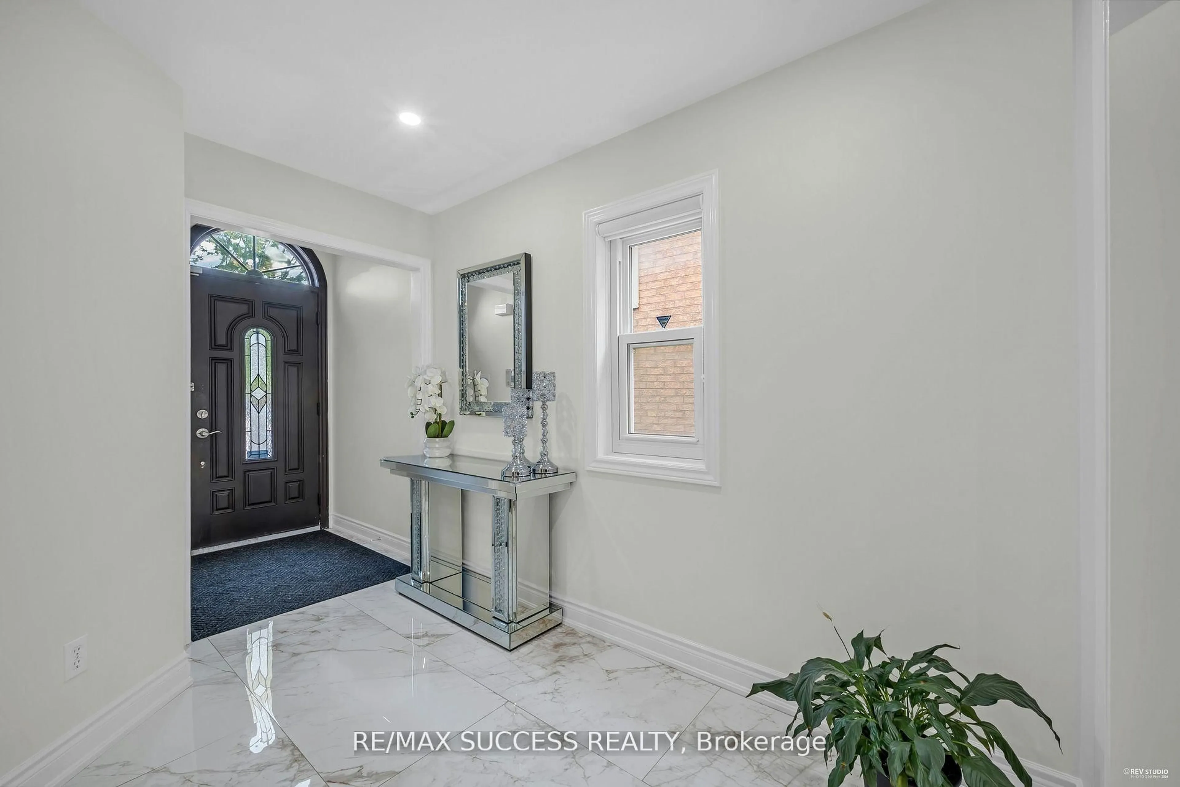 Indoor entryway for 63 Blue Spruce St, Brampton Ontario L6R 1C4