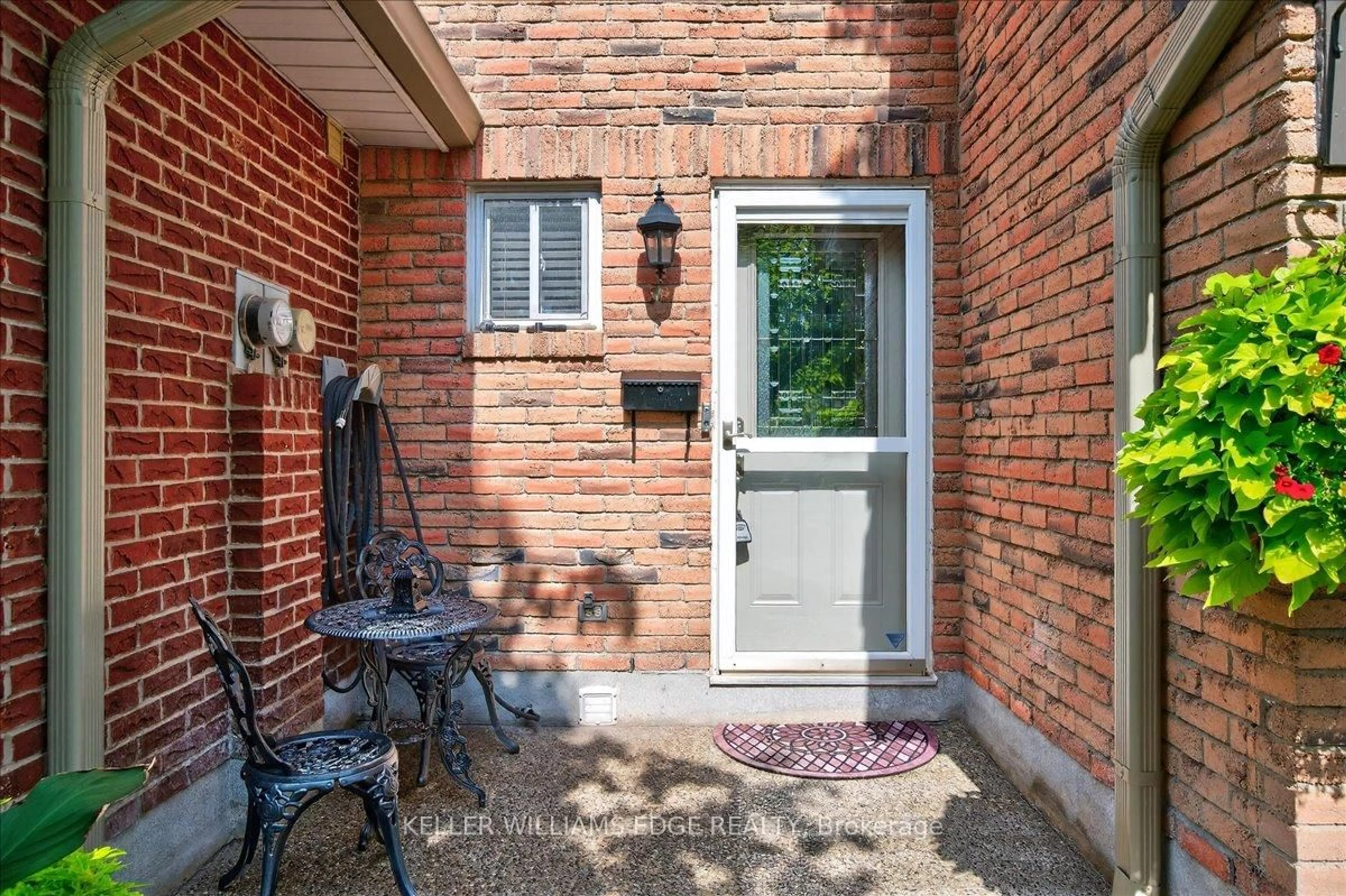 Patio, street for 4198 Longmoor Dr #2, Burlington Ontario L7L 5E3