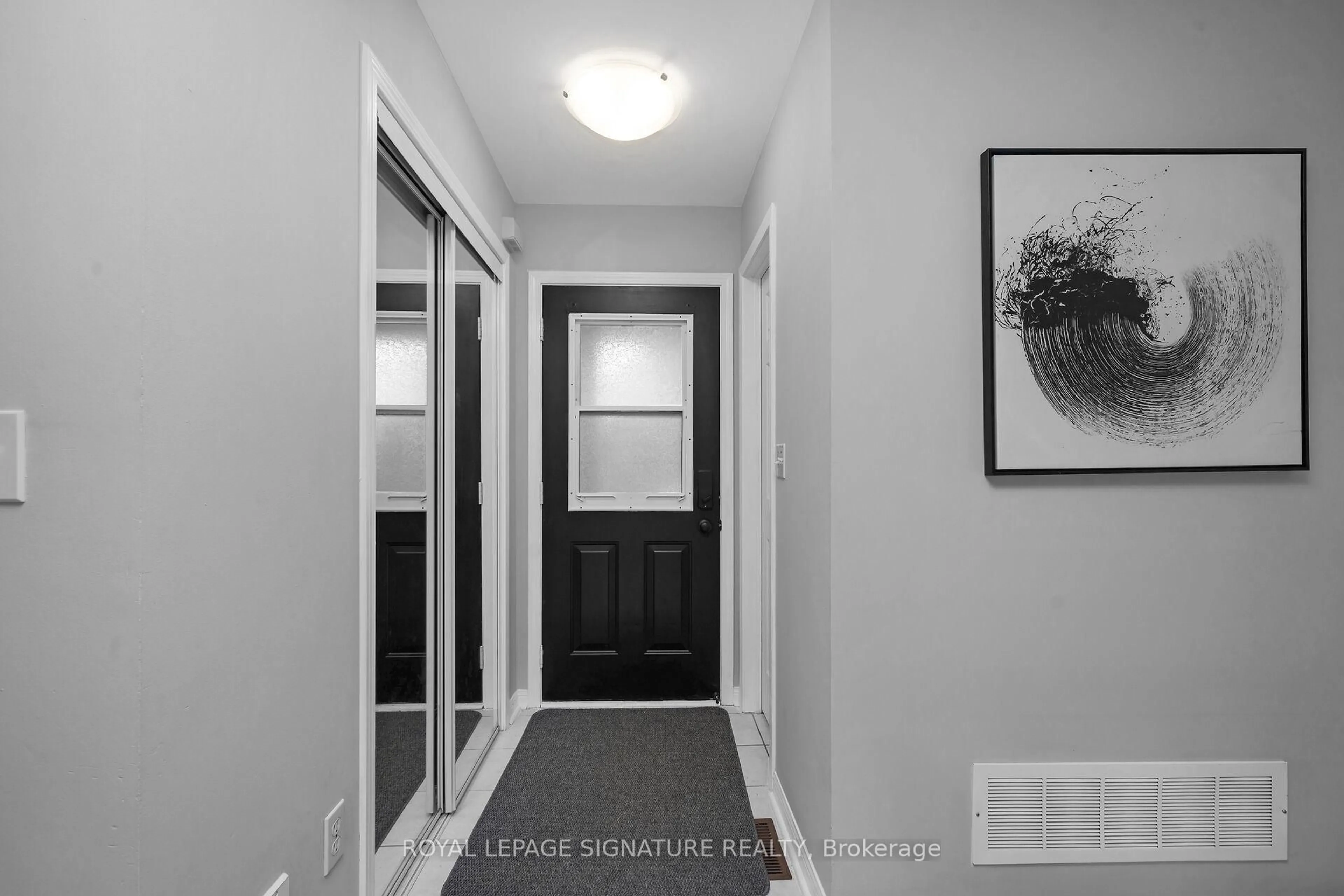 Indoor entryway for 646 Kerr Tr, Milton Ontario L9T 5W1