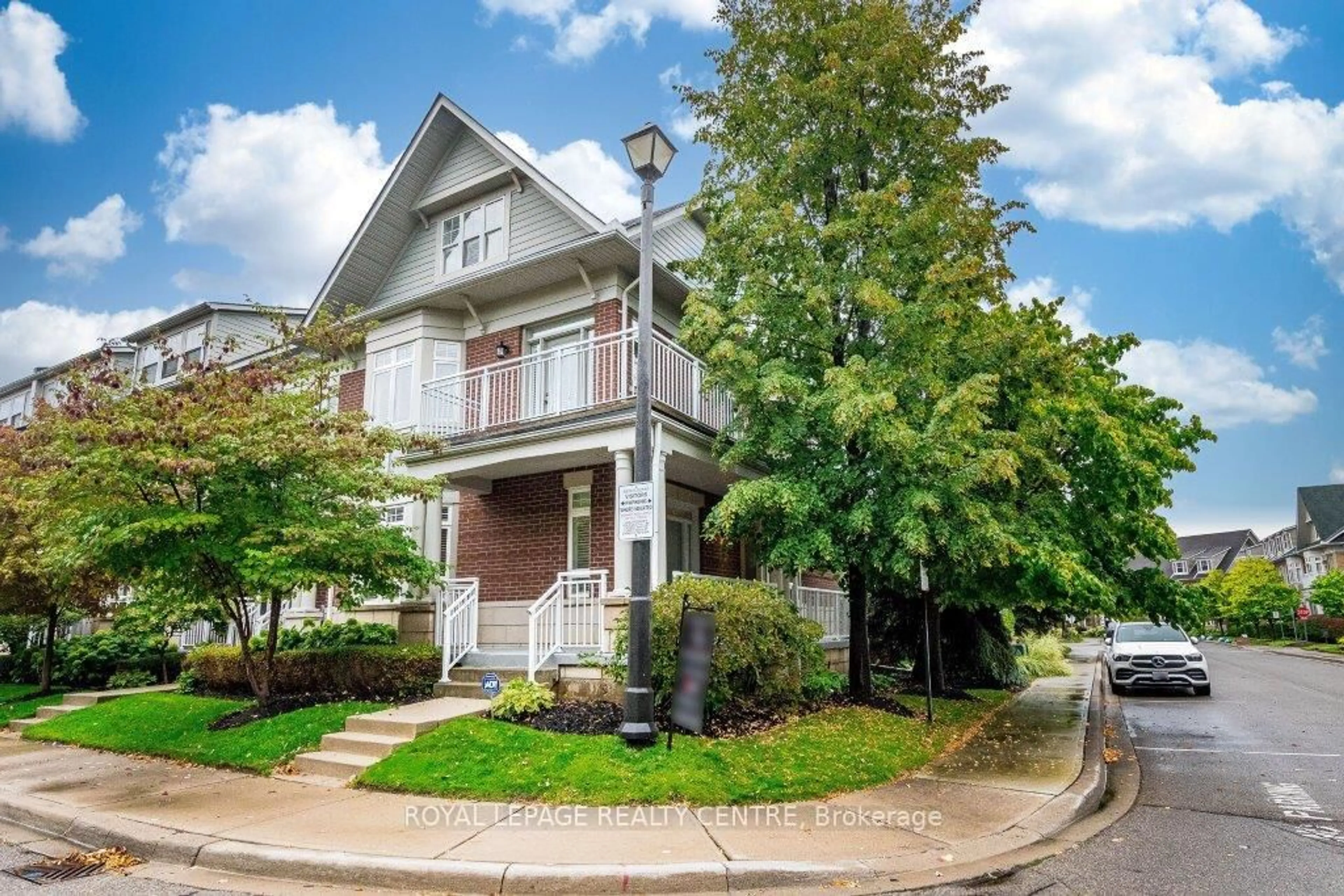 Home with vinyl exterior material, street for 35 Compass Way, Mississauga Ontario L5G 4T8