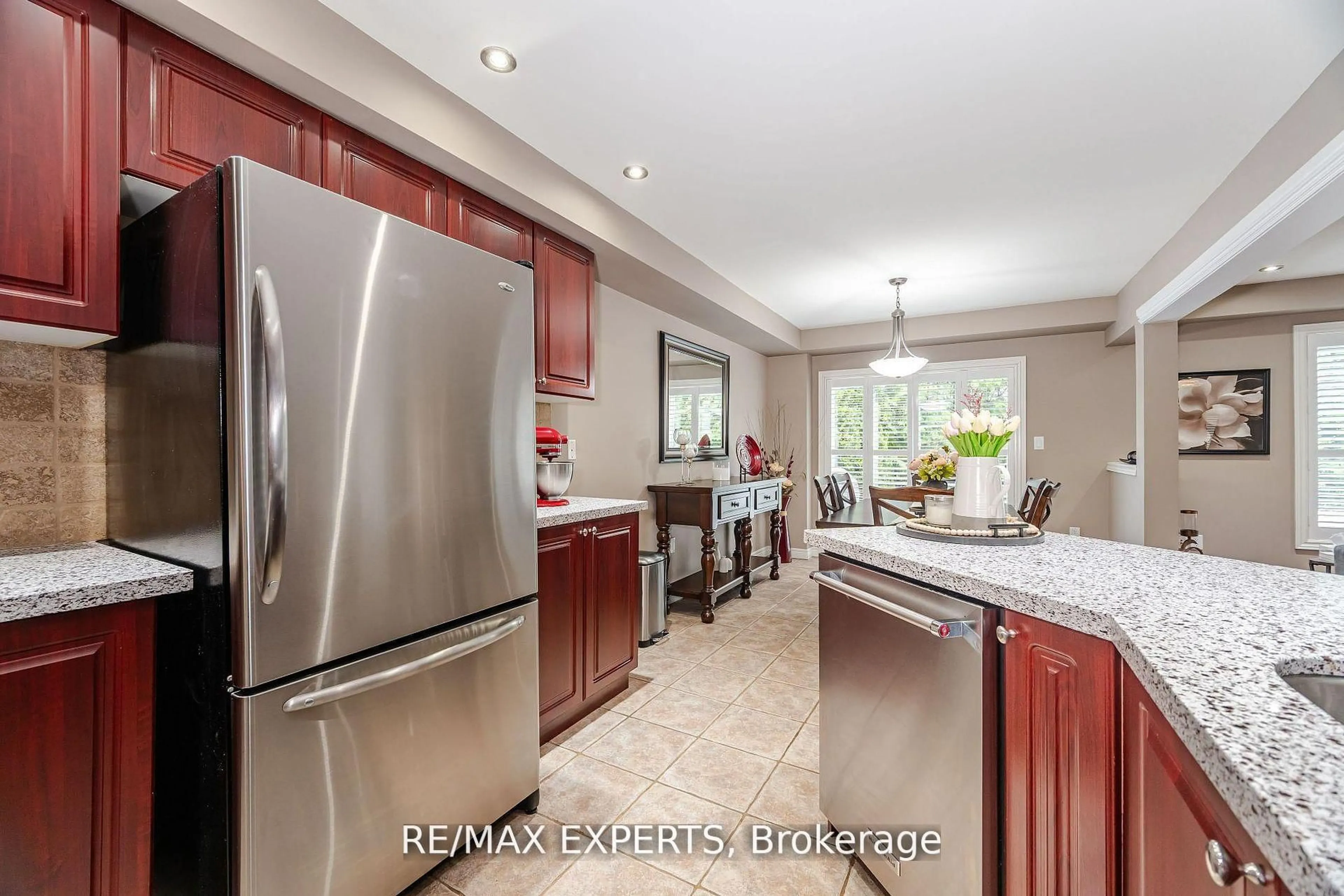Open concept kitchen, ceramic/tile floor for 5 Leamster Tr, Caledon Ontario L7C 1G9