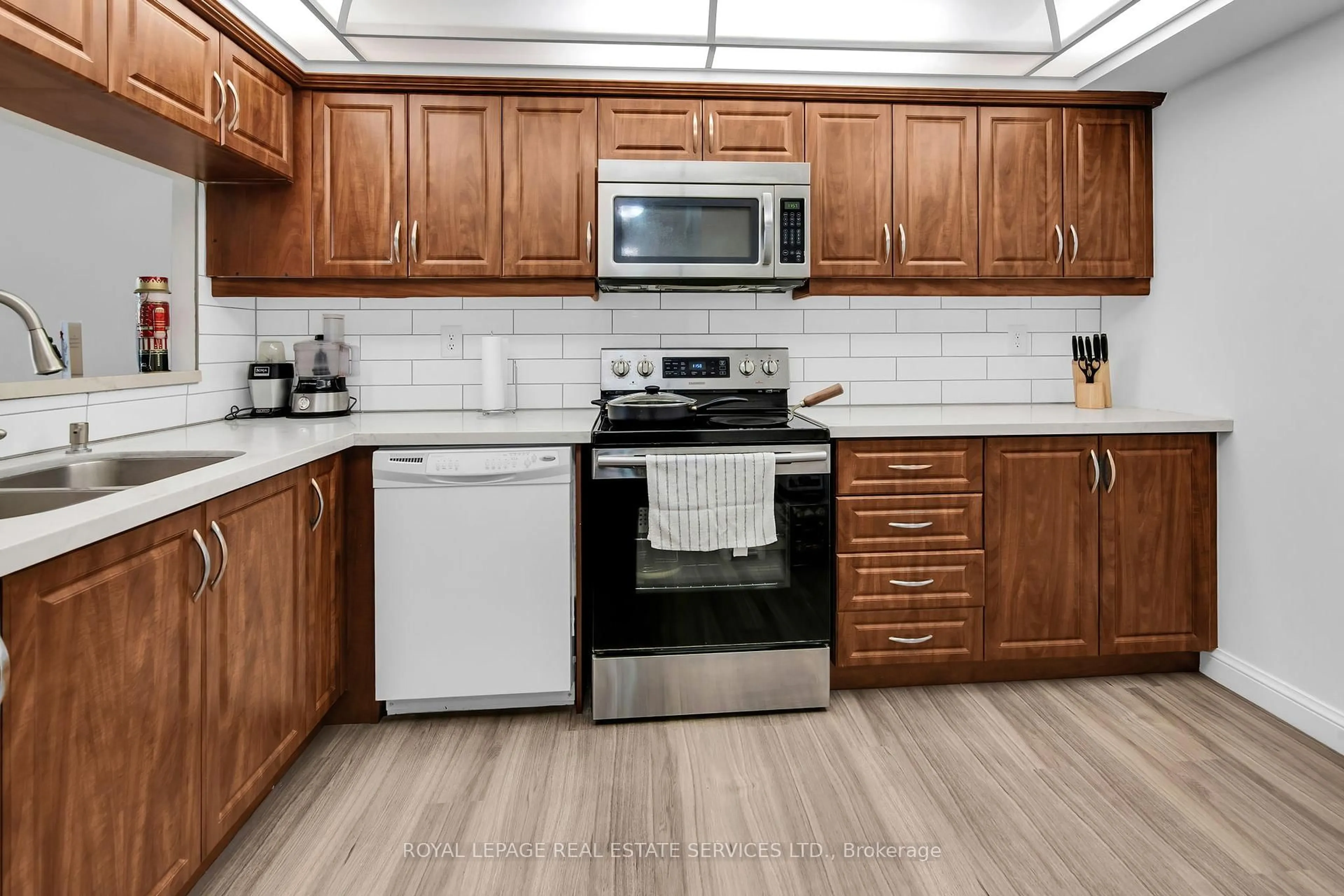 Standard kitchen, ceramic/tile floor for 24 Hanover Rd #708, Brampton Ontario L6S 5K8