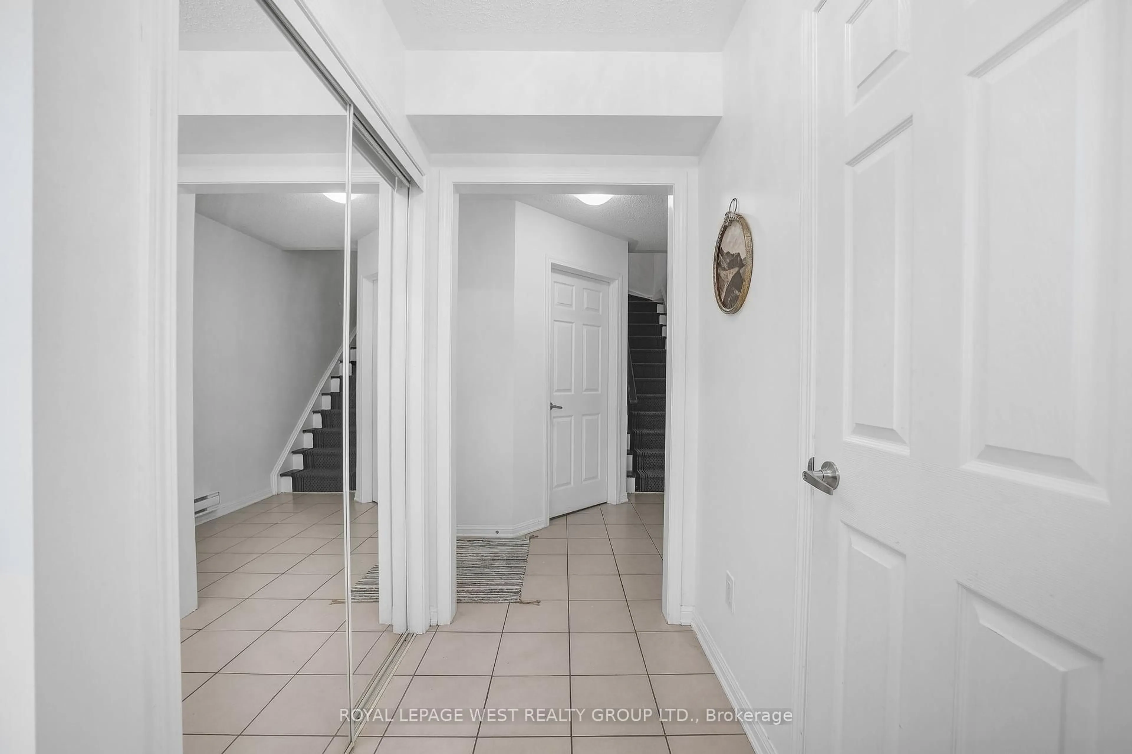 Indoor entryway for 551 Pharo Pt, Milton Ontario L9T 8H6
