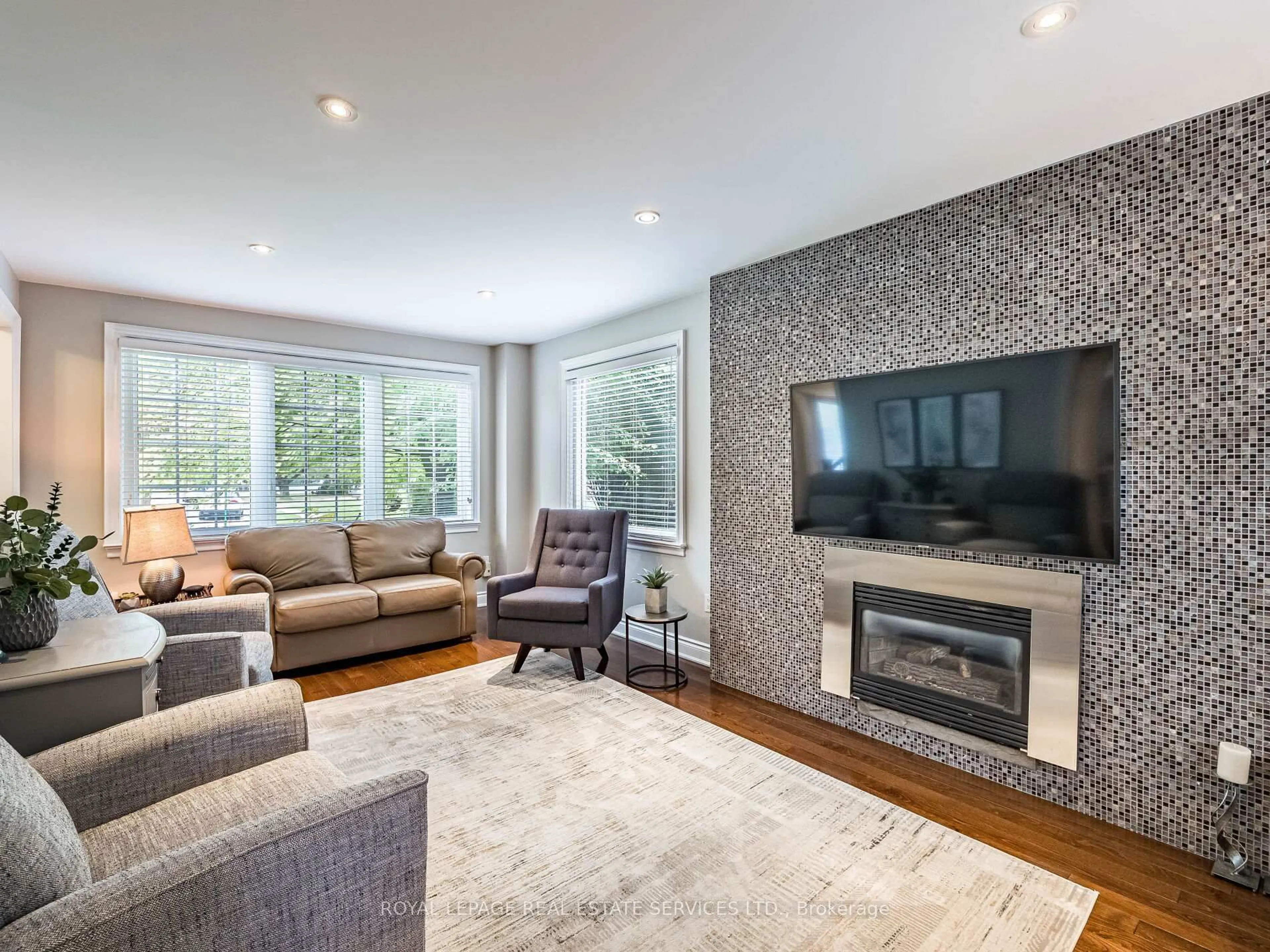 Living room with furniture, unknown for 153 Elliott St, Brampton Ontario L6Y 1W7