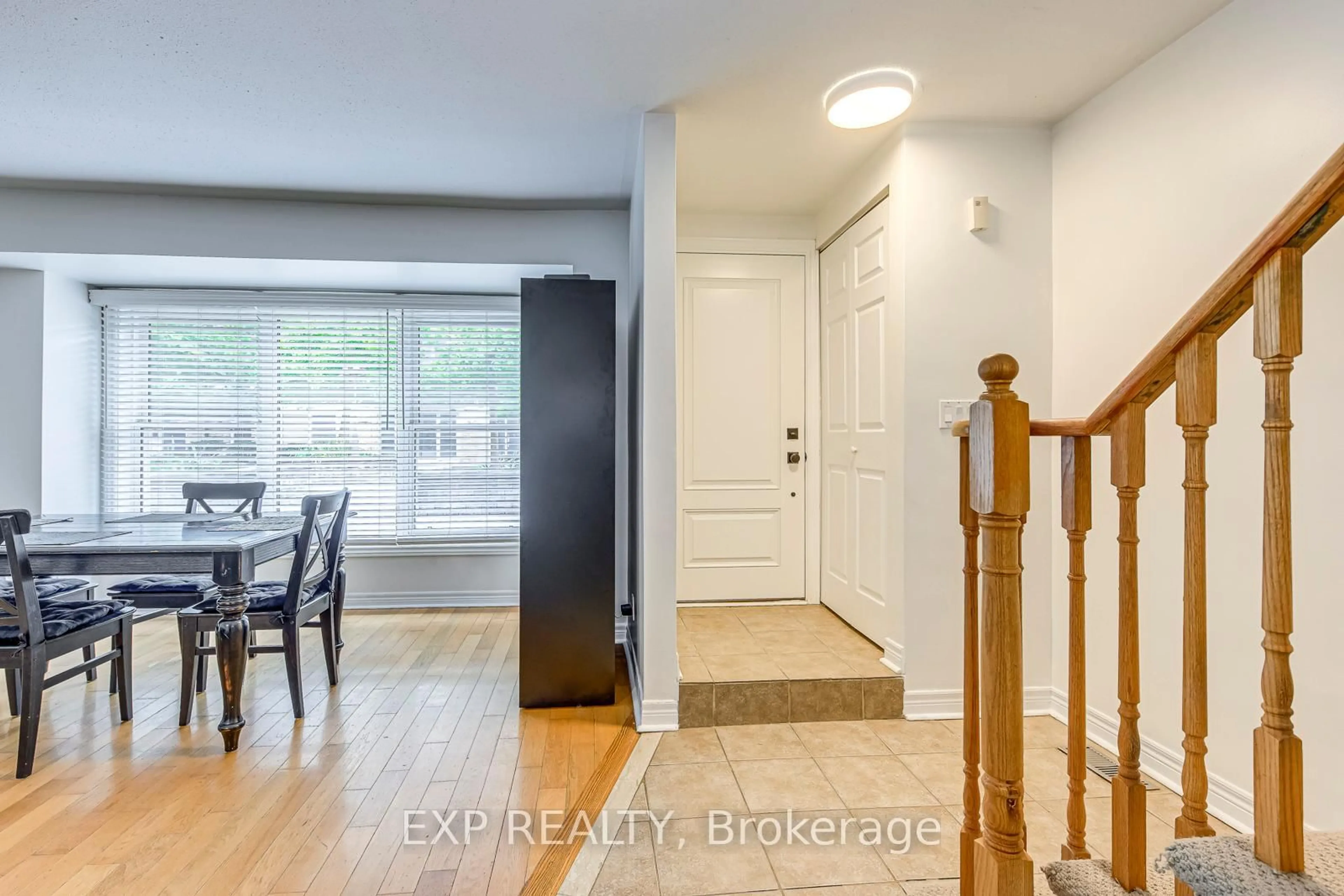 Indoor entryway for 795 Hyde Rd #795, Burlington Ontario L7S 1S6