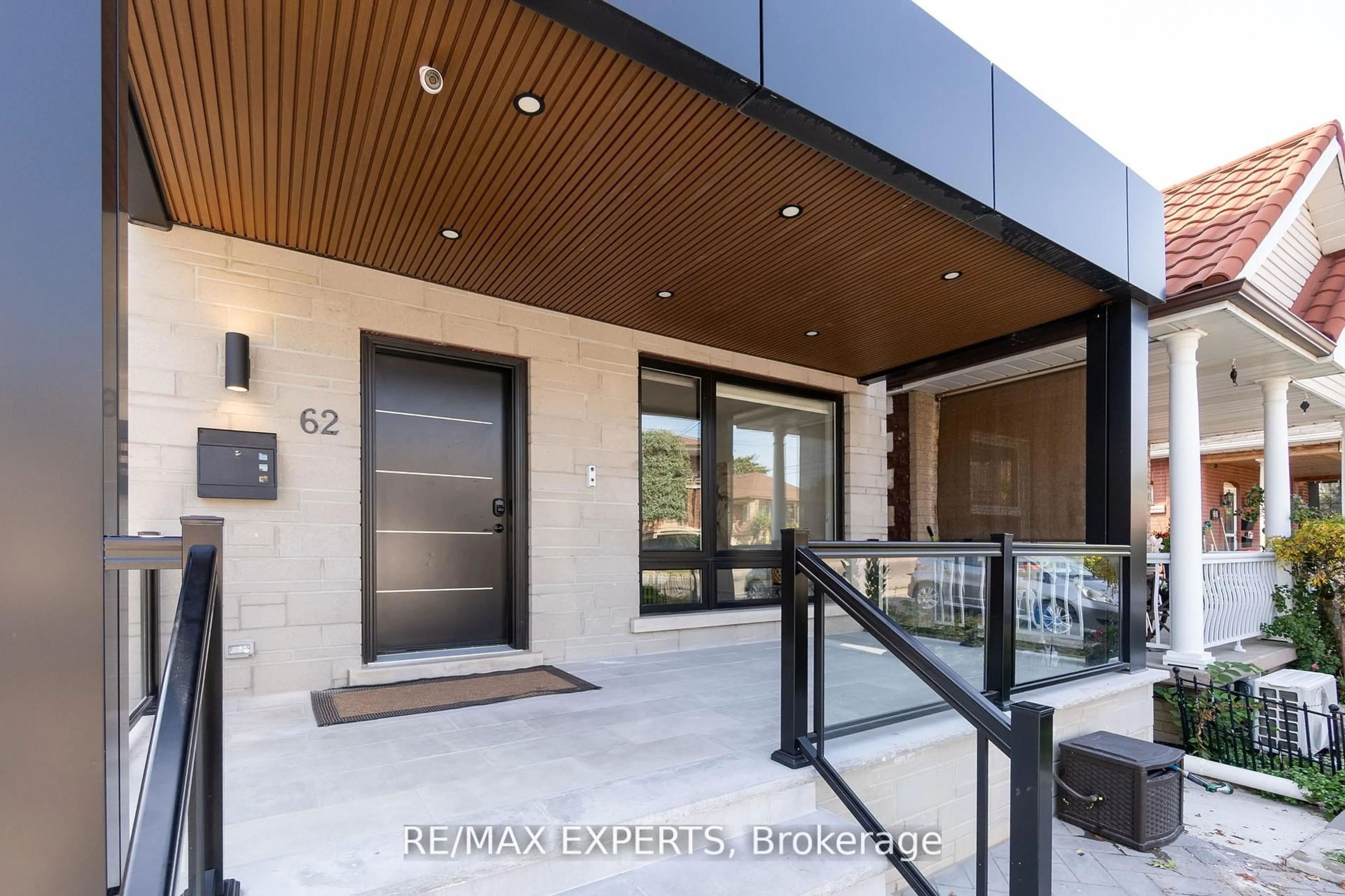 Indoor entryway for 62 Hartley Ave, Toronto Ontario M6E 4E8