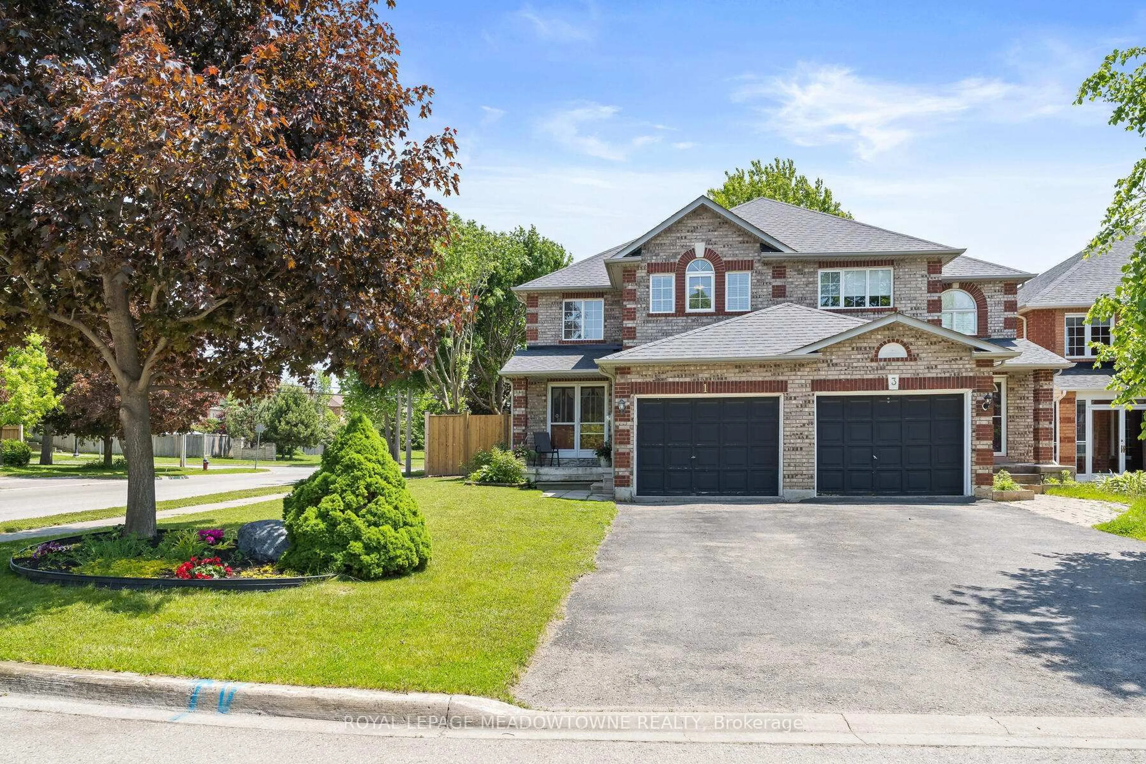 Home with brick exterior material, street for 1 Mcclure Crt, Halton Hills Ontario L7G 5X5