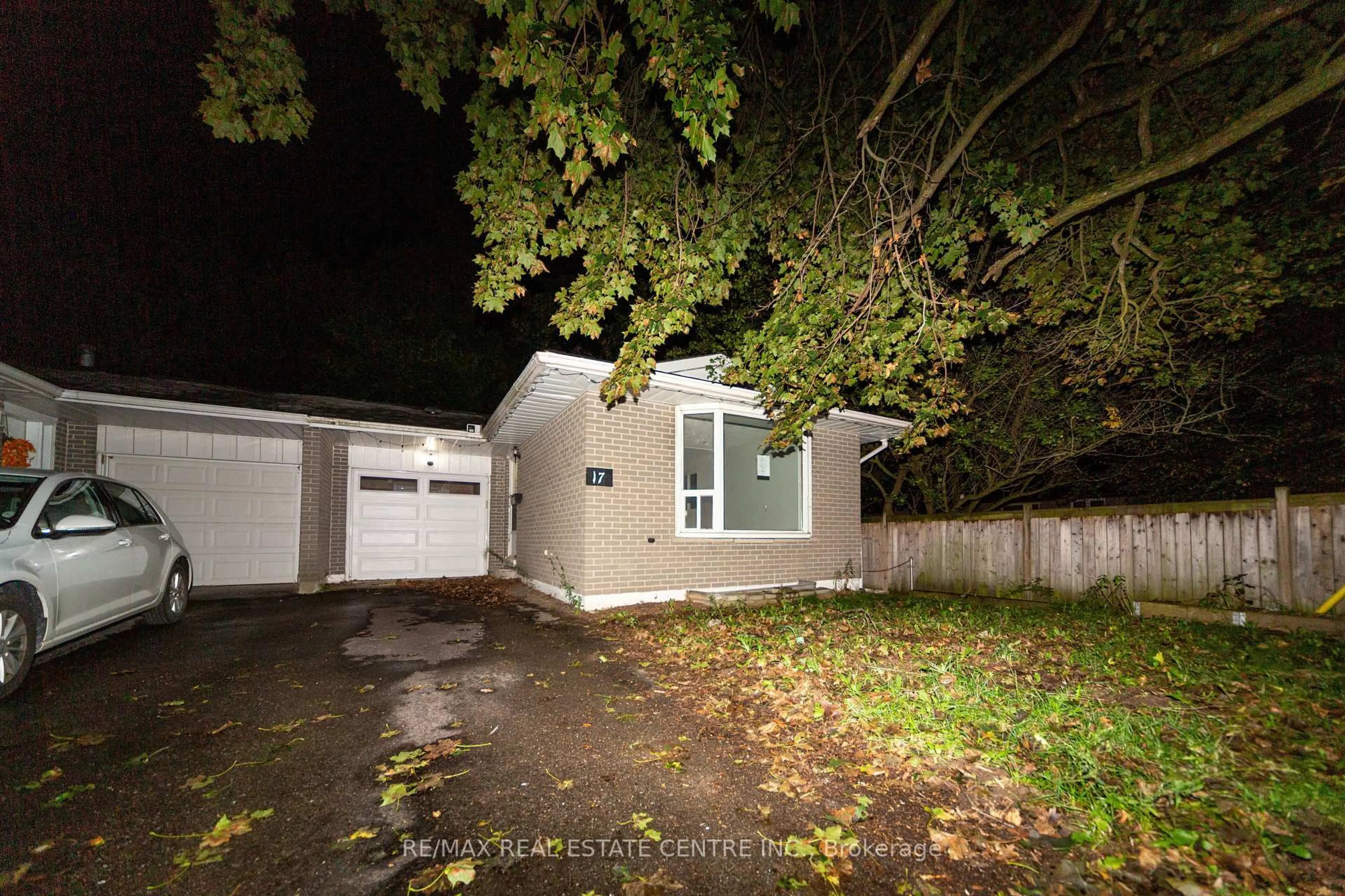 A pic from outside/outdoor area/front of a property/back of a property/a pic from drone, street for 17 Shirley St, Orangeville Ontario L9W 2T3