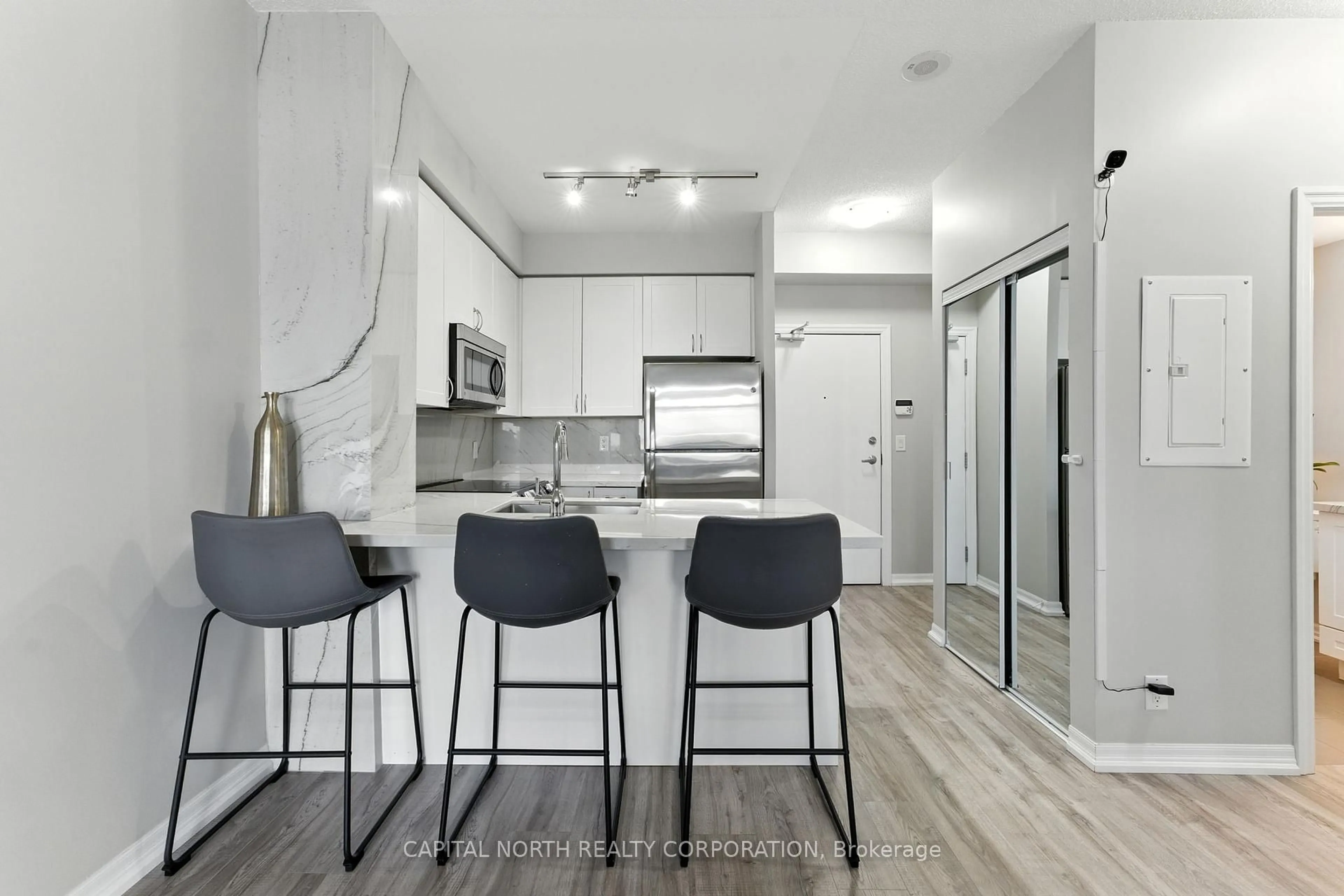 Open concept kitchen, unknown for 1940 Ironstone Dr #213, Burlington Ontario L7L 0G5