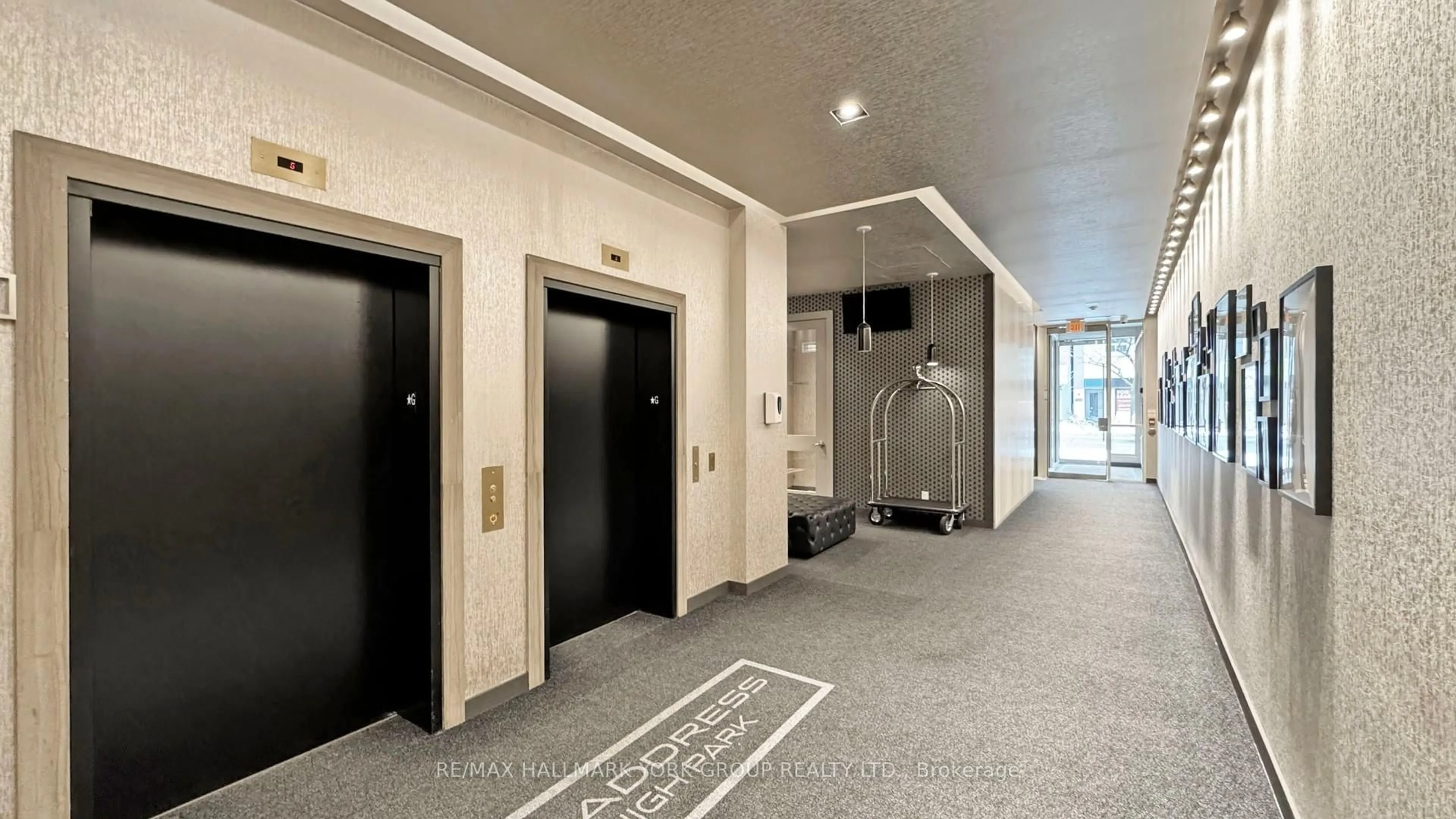 Indoor foyer for 1638 Bloor St #1105, Toronto Ontario M6P 0A6