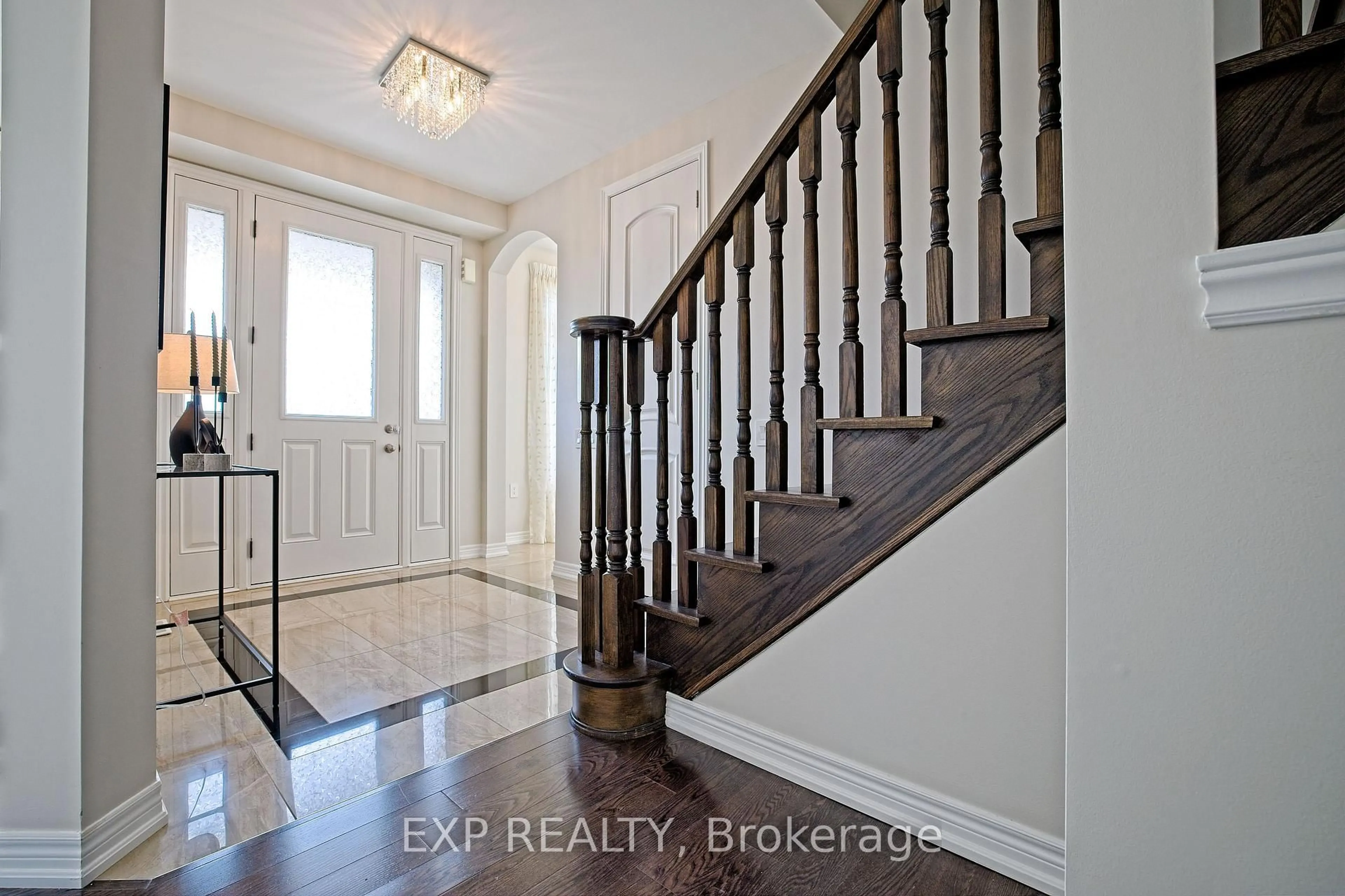 Indoor entryway for 520 Dougall Ave, Caledon Ontario L7C 3Y8