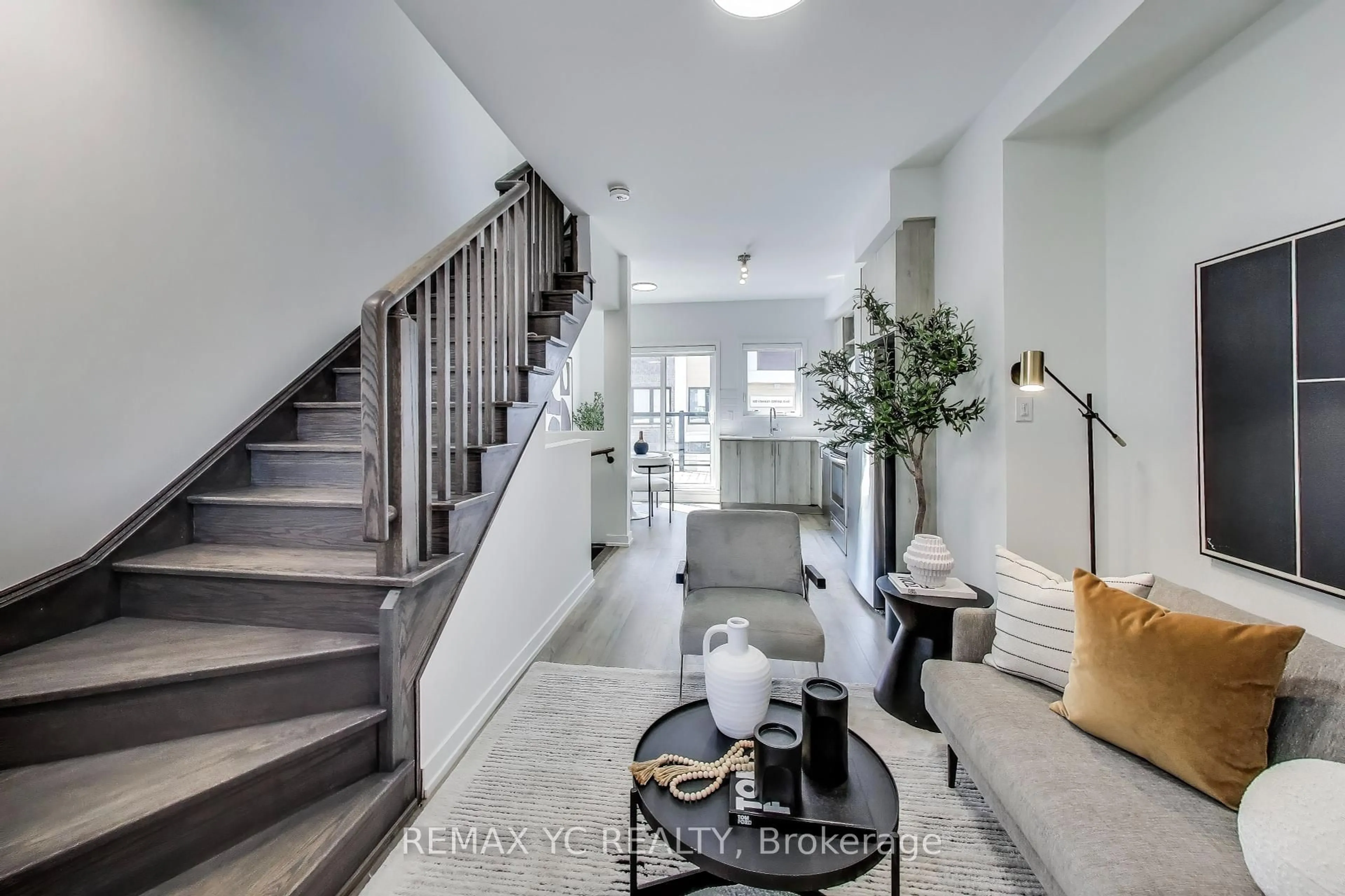 Indoor entryway for 175 Downsview Park Blvd, Toronto Ontario M3K 0C8