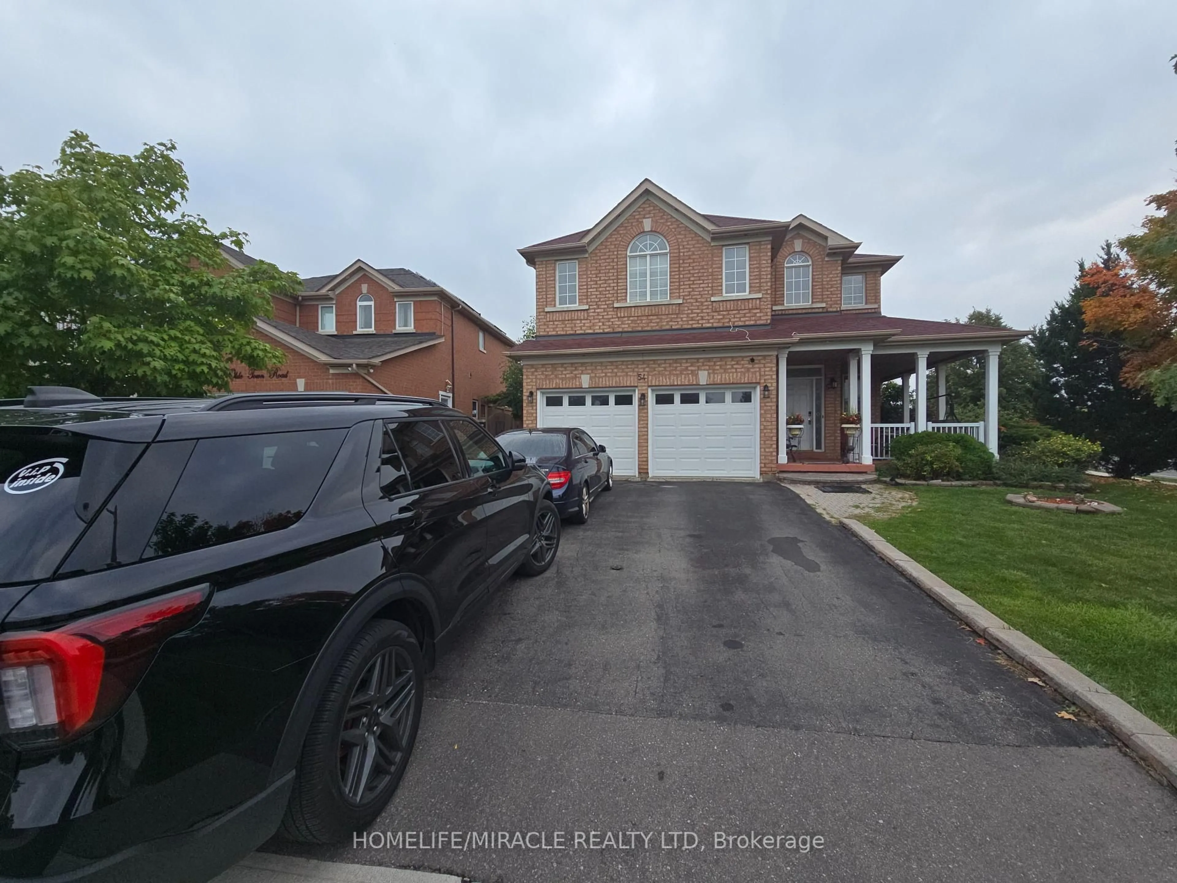 A pic from outside/outdoor area/front of a property/back of a property/a pic from drone, street for 54 Olde Town Rd, Brampton Ontario L6X 4T8