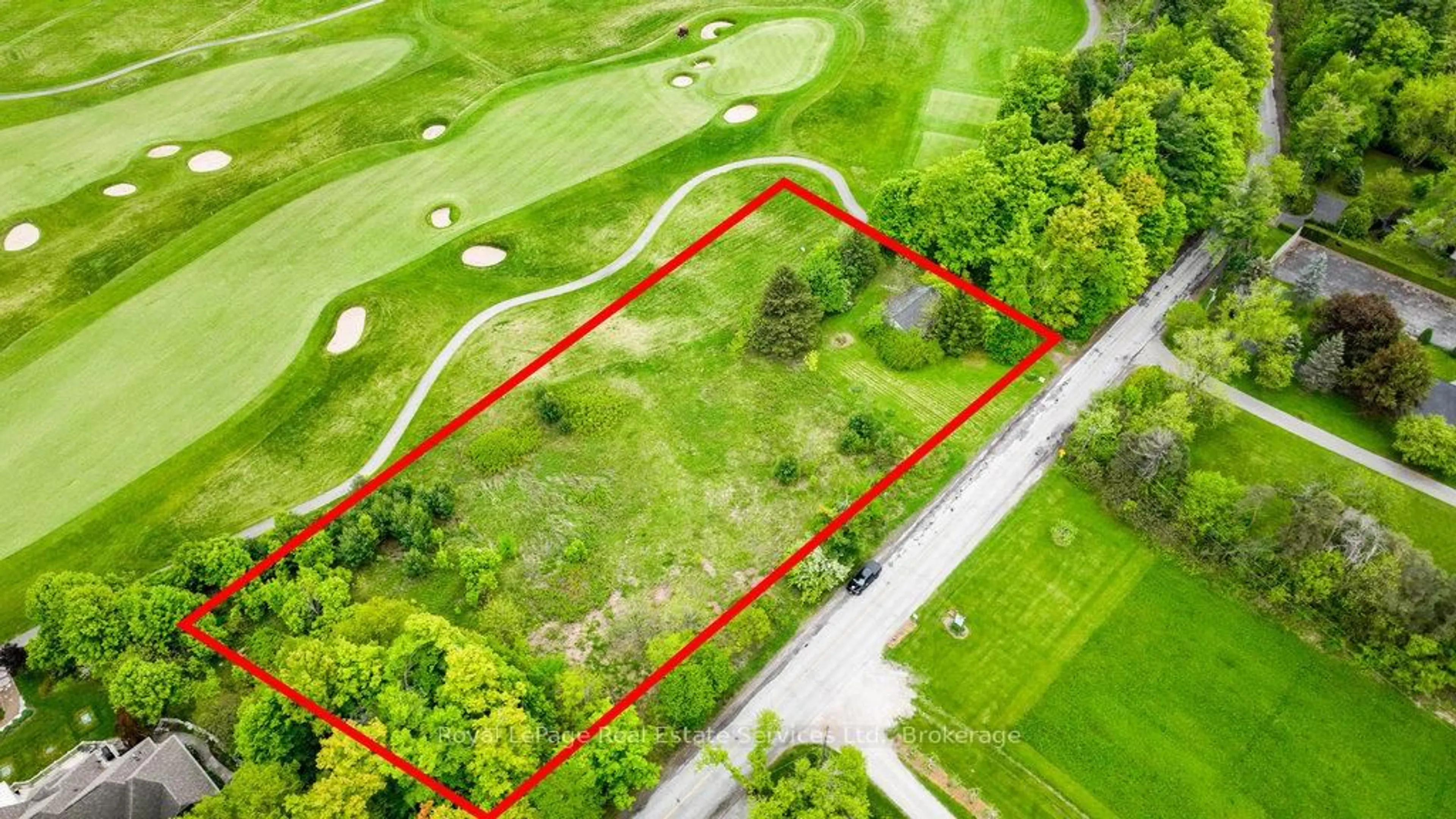 A pic from outside/outdoor area/front of a property/back of a property/a pic from drone, street for 8220 10 Side Rd, Halton Hills Ontario L9R 2X7