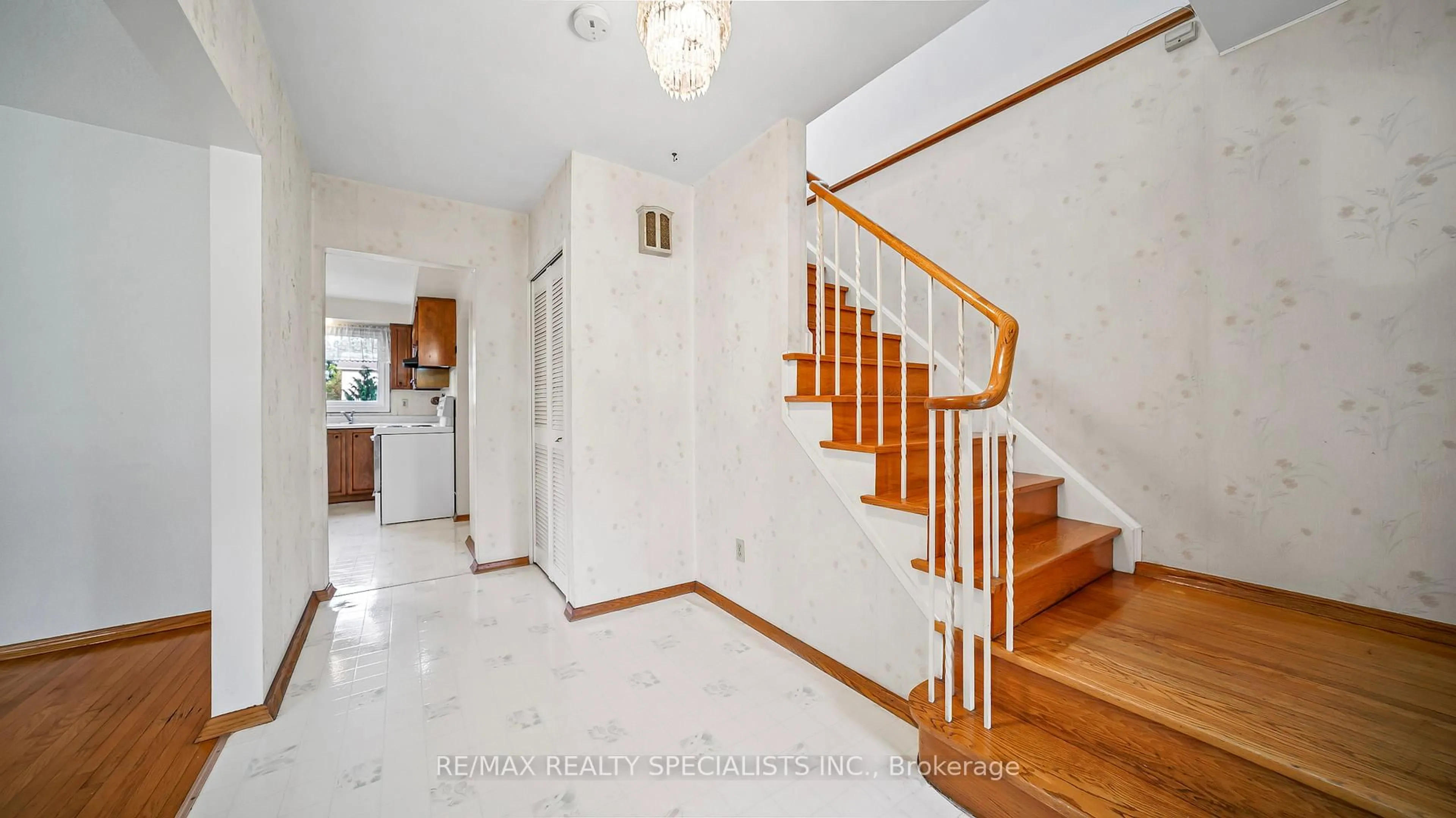 Unknown for 2160 Jenner Crt, Mississauga Ontario L5K 1N2
