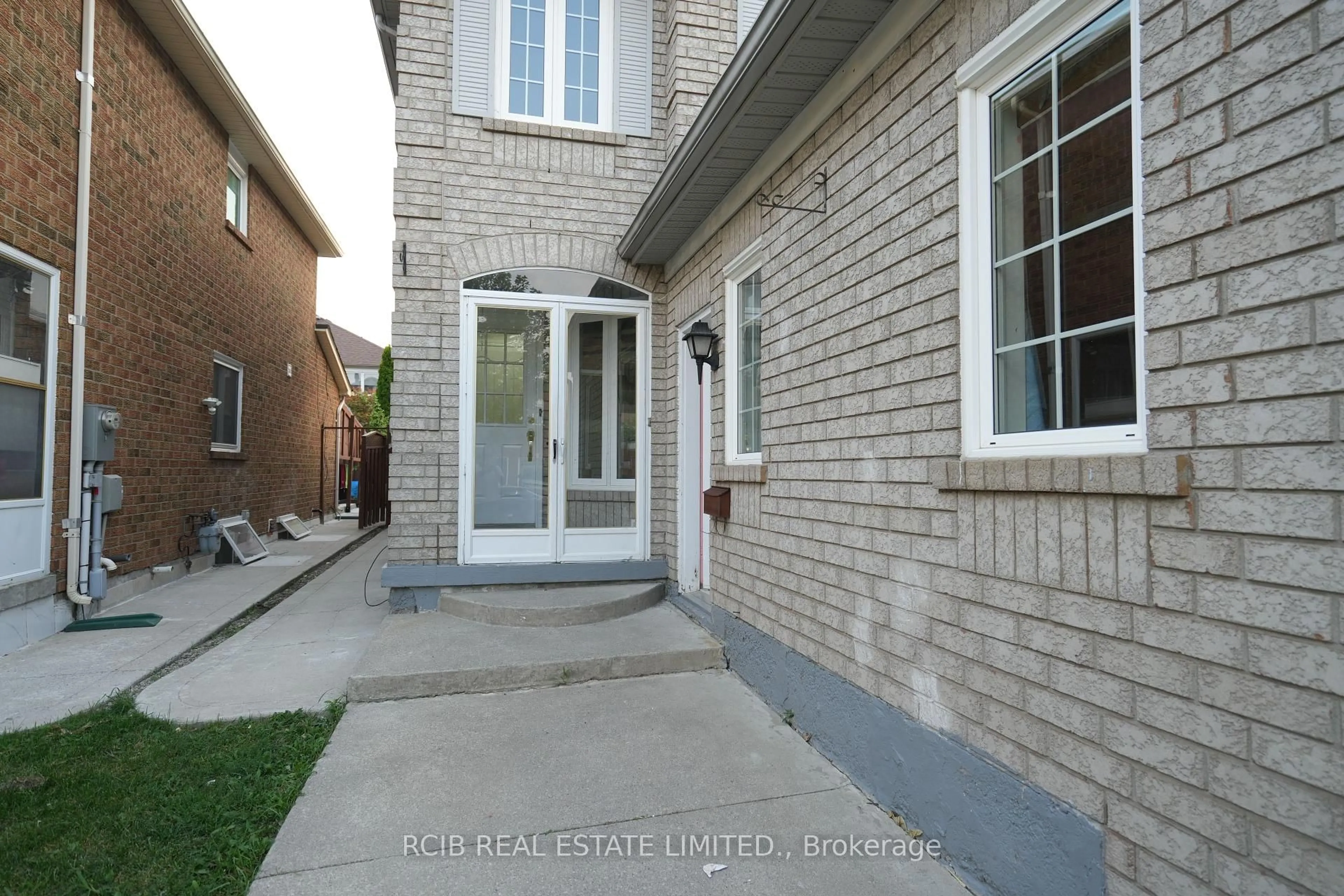 Home with brick exterior material, street for 14 Dusty Star Rd, Brampton Ontario L6R 1Y5