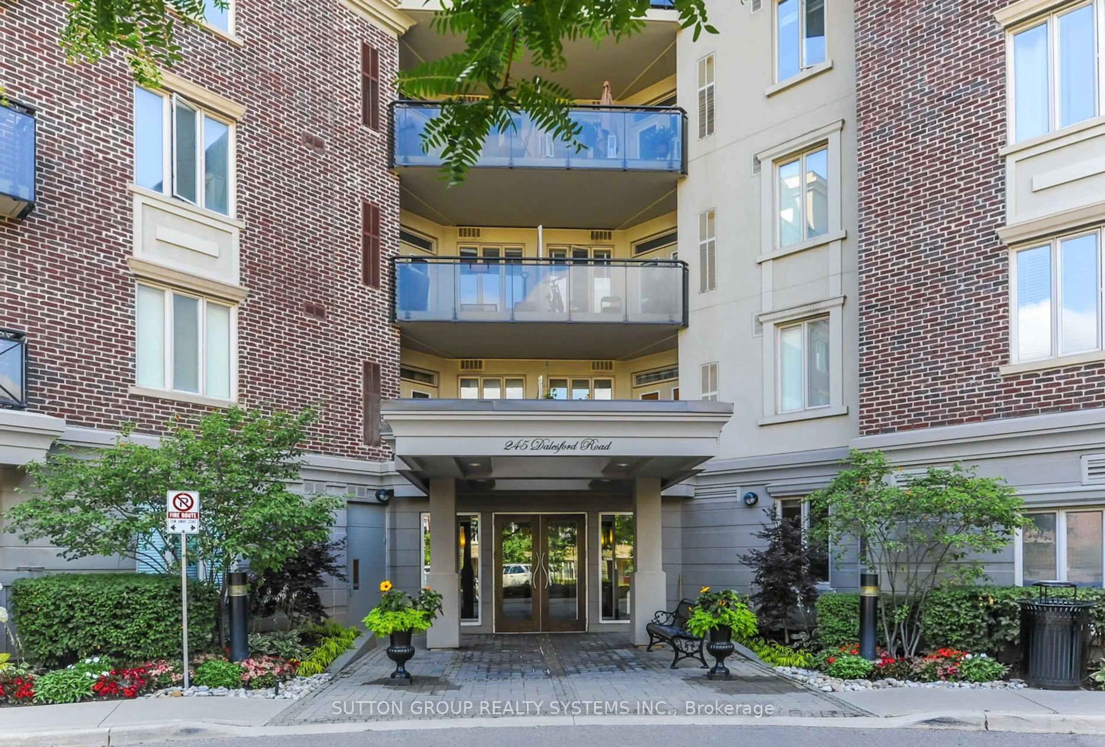 Indoor foyer for 245 Dalesford Rd #303, Toronto Ontario M8Y 4H7
