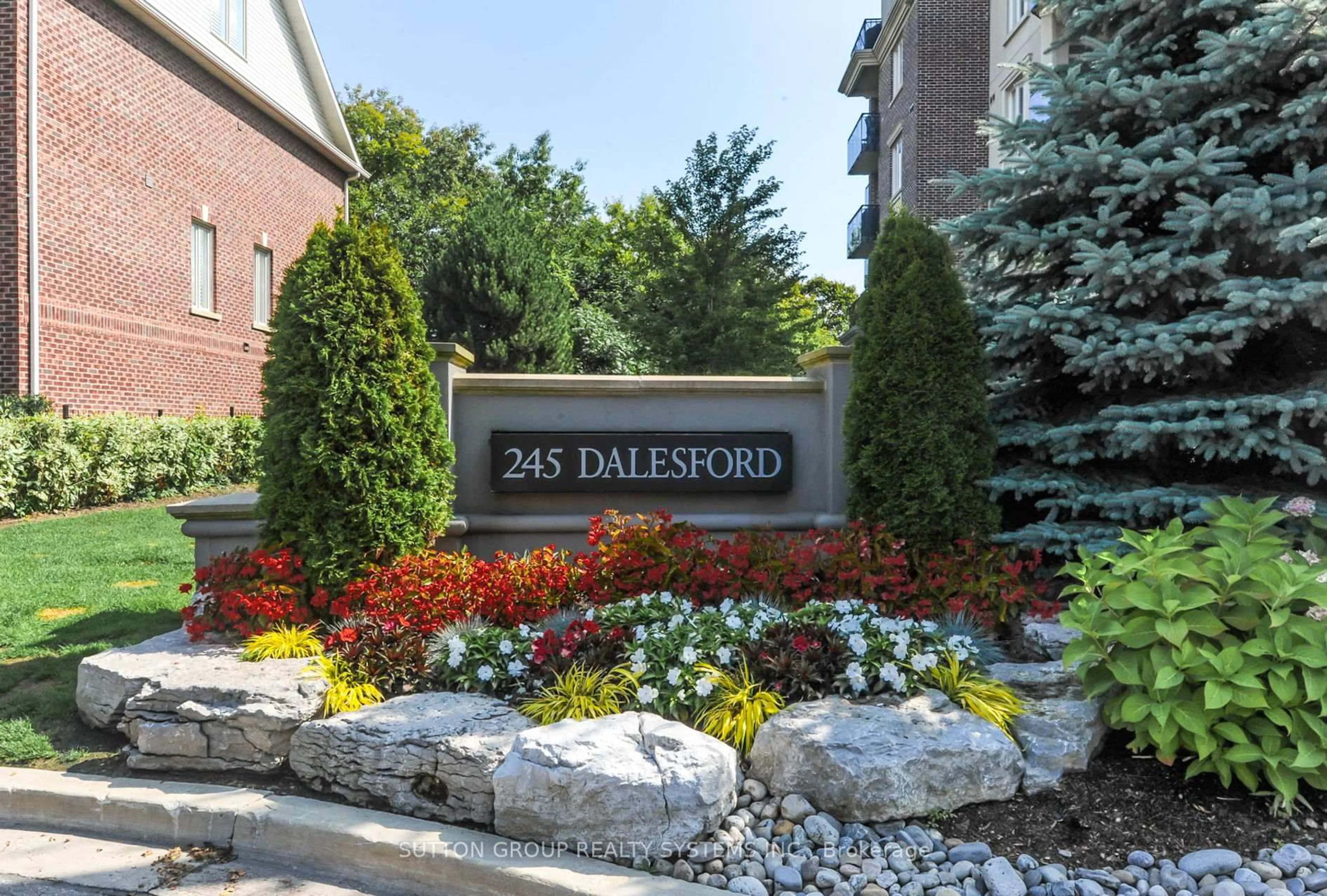 Indoor foyer for 245 Dalesford Rd #303, Toronto Ontario M8Y 4H7