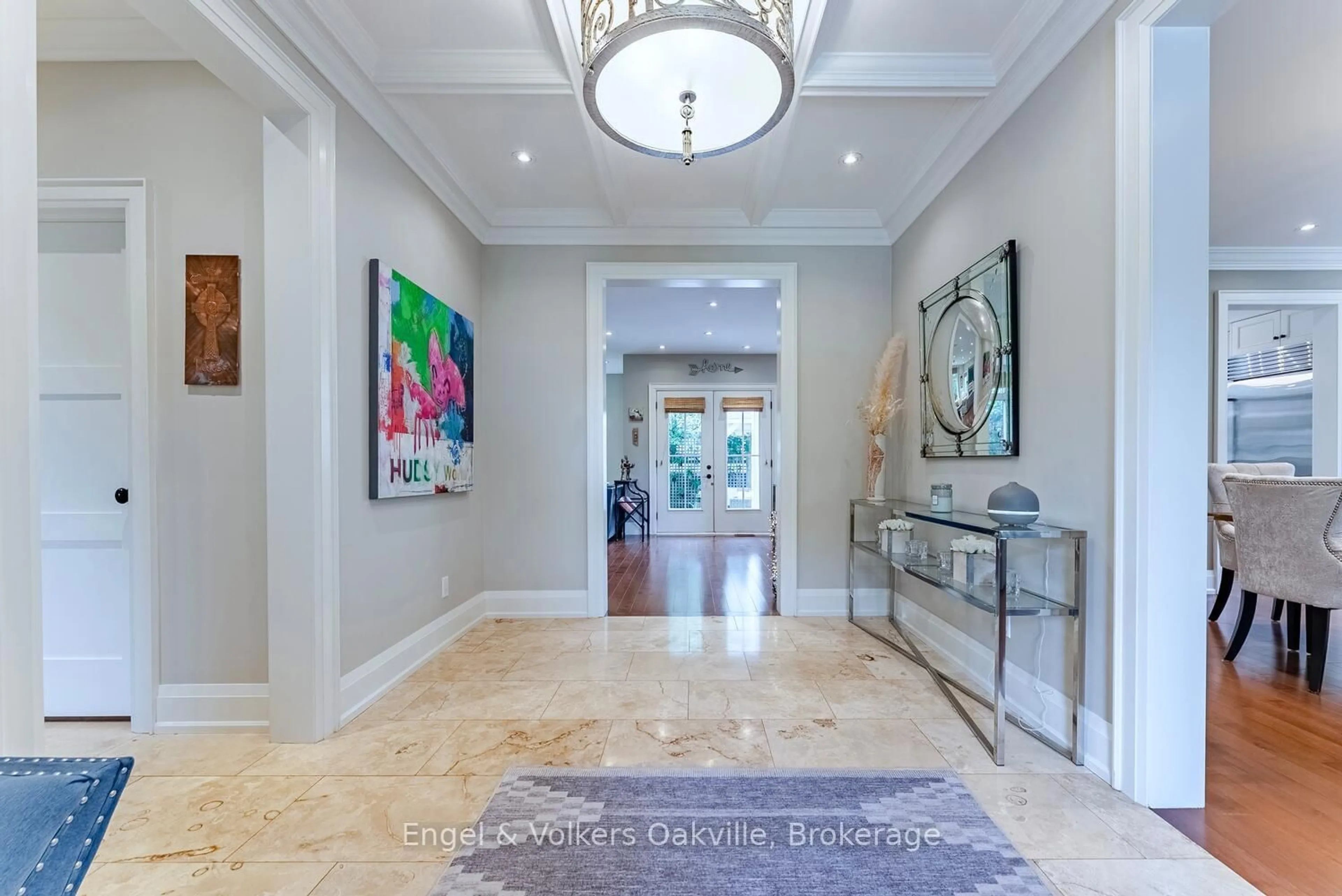 Indoor foyer for 468 Wedgewood Dr, Oakville Ontario L6J 4S7