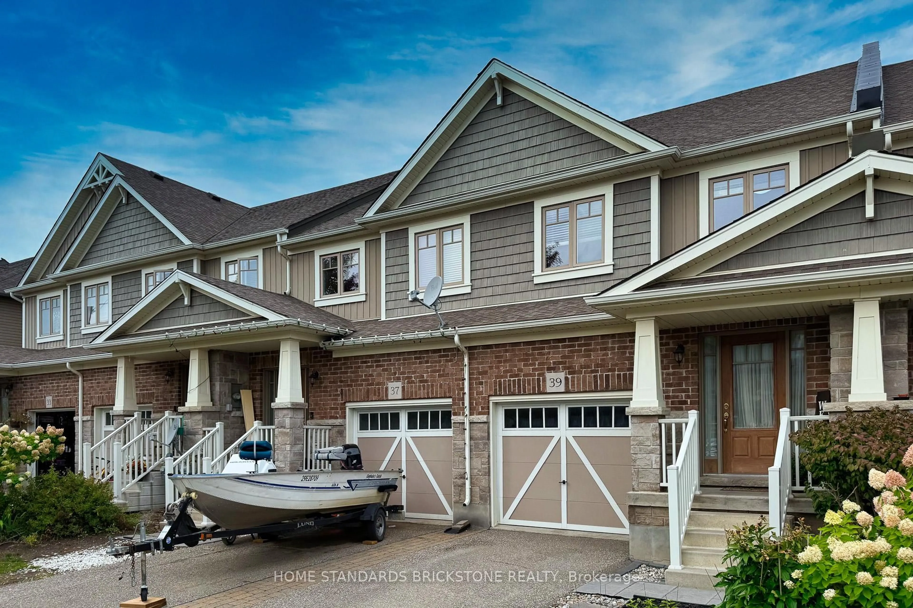 Home with vinyl exterior material, water/lake/river/ocean view for 39 Laverty Cres, Orangeville Ontario L9W 6S9