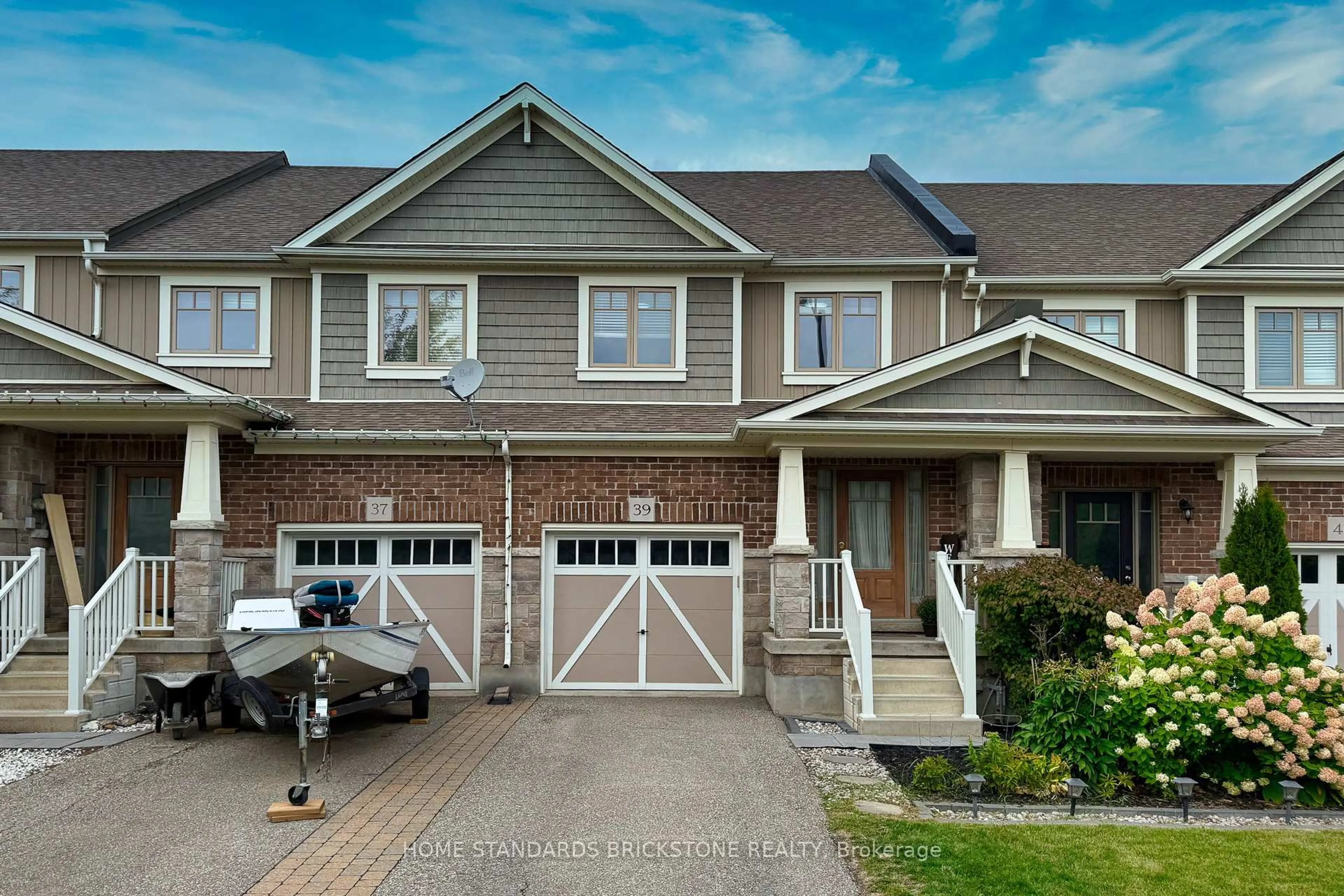 A pic from outside/outdoor area/front of a property/back of a property/a pic from drone, street for 39 Laverty Cres, Orangeville Ontario L9W 6S9