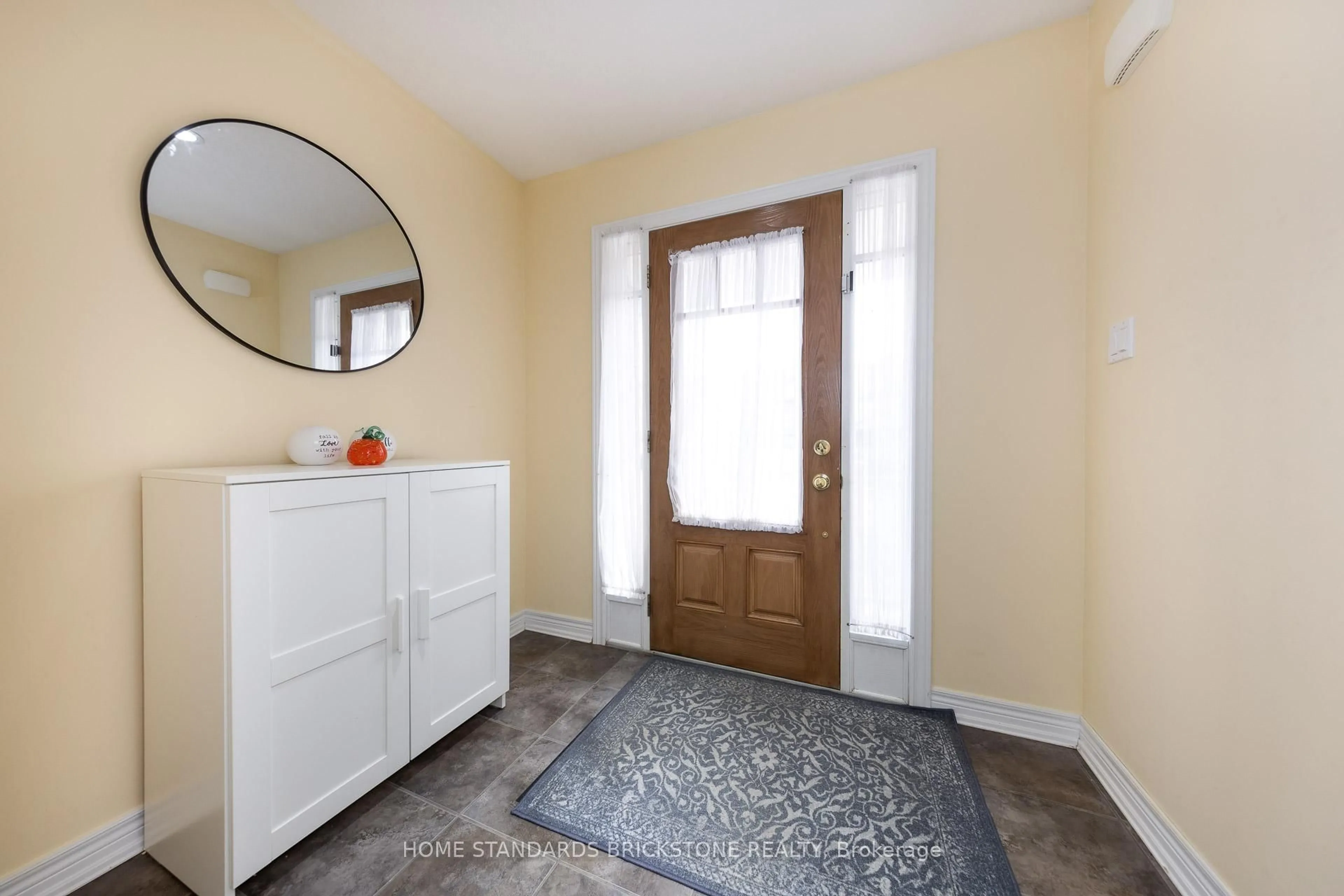 Indoor entryway for 39 Laverty Cres, Orangeville Ontario L9W 6S9
