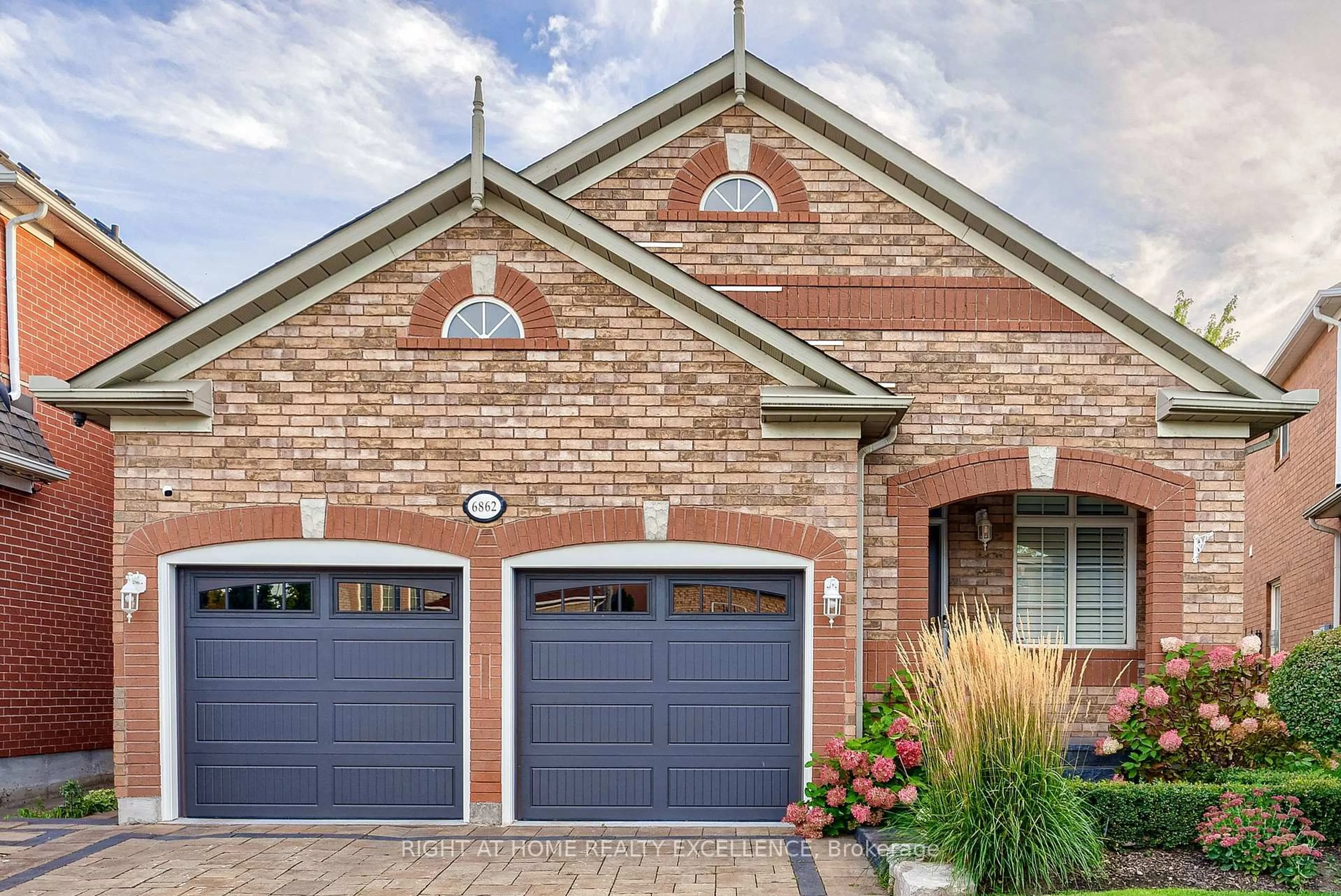 Home with brick exterior material, street for 6862 Gooderham Estate Blvd, Mississauga Ontario L5W 1B1