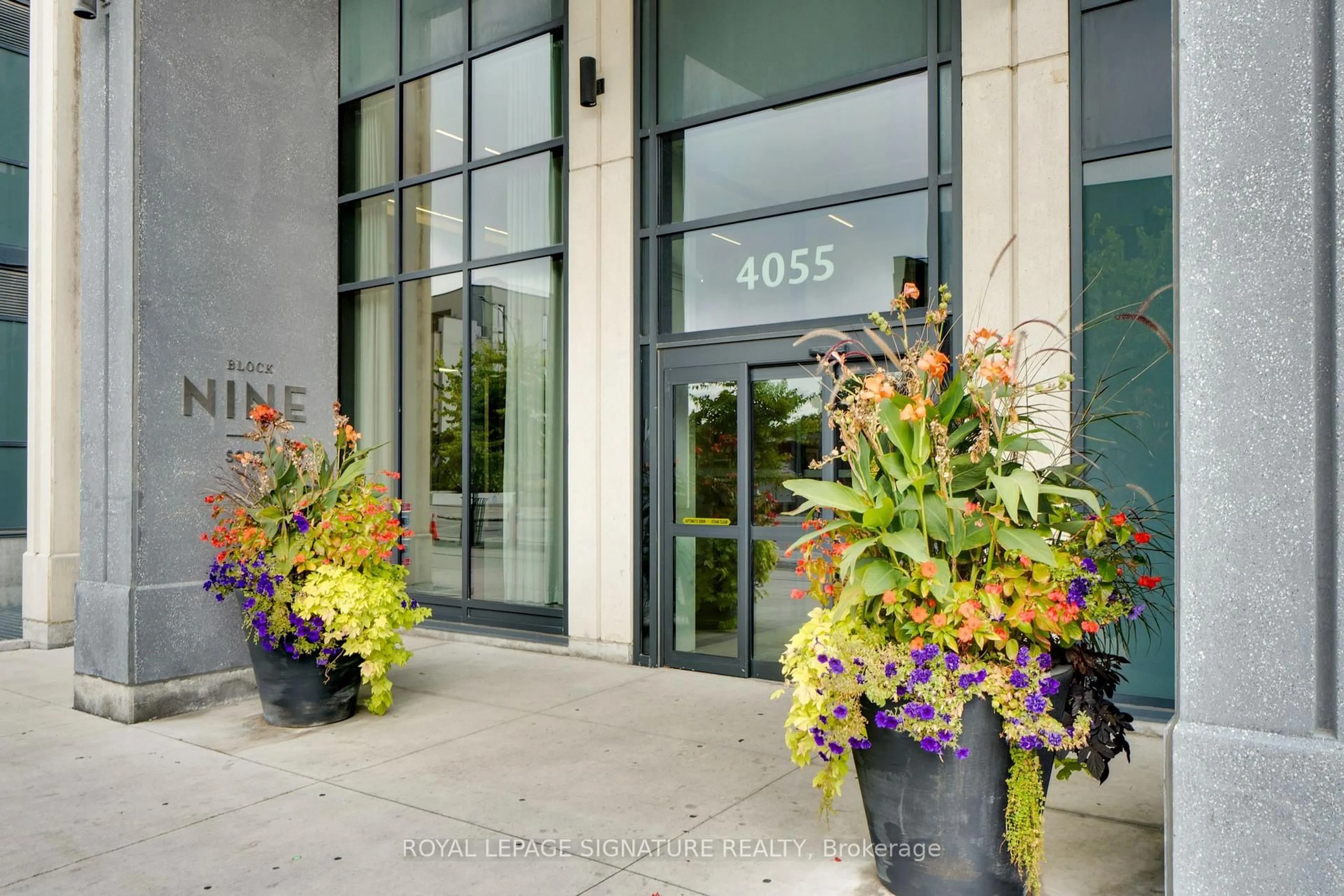 Indoor foyer for 4055 Parkside Village Dr #3012, Mississauga Ontario L5B 0K8