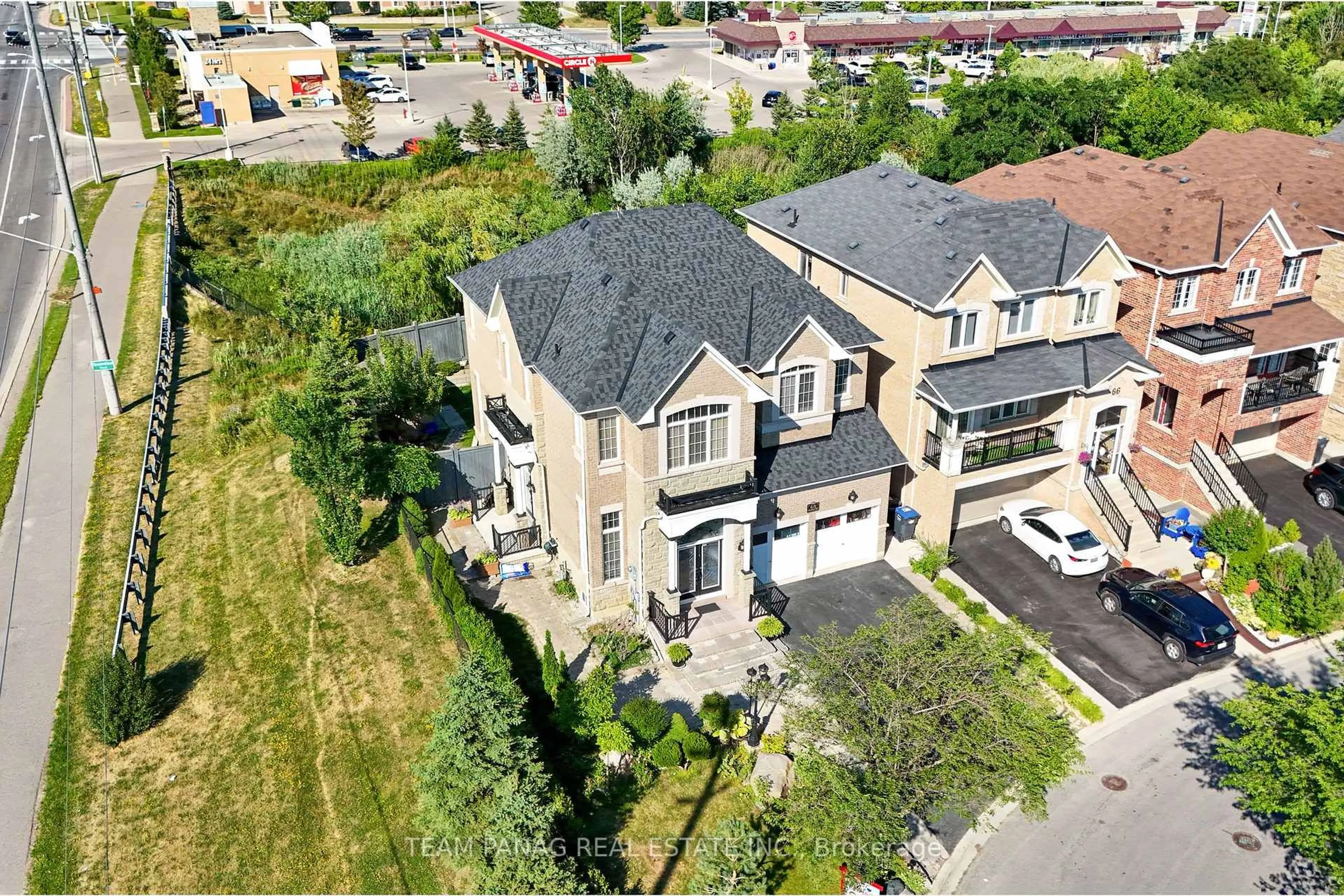 A pic from outside/outdoor area/front of a property/back of a property/a pic from drone, street for 68 Everingham Circ, Brampton Ontario L6R 0R7
