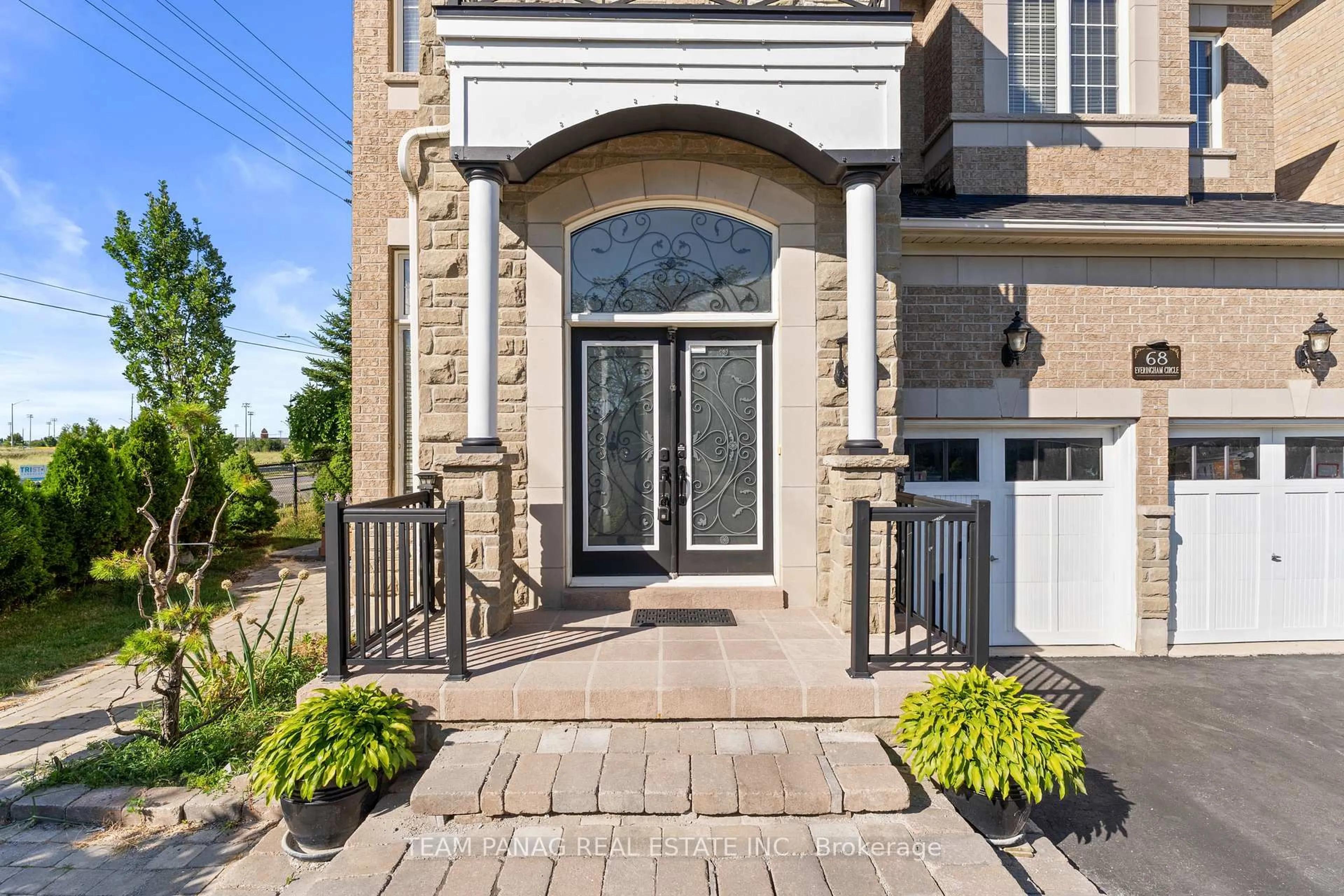 Indoor entryway for 68 Everingham Circ, Brampton Ontario L6R 0R7