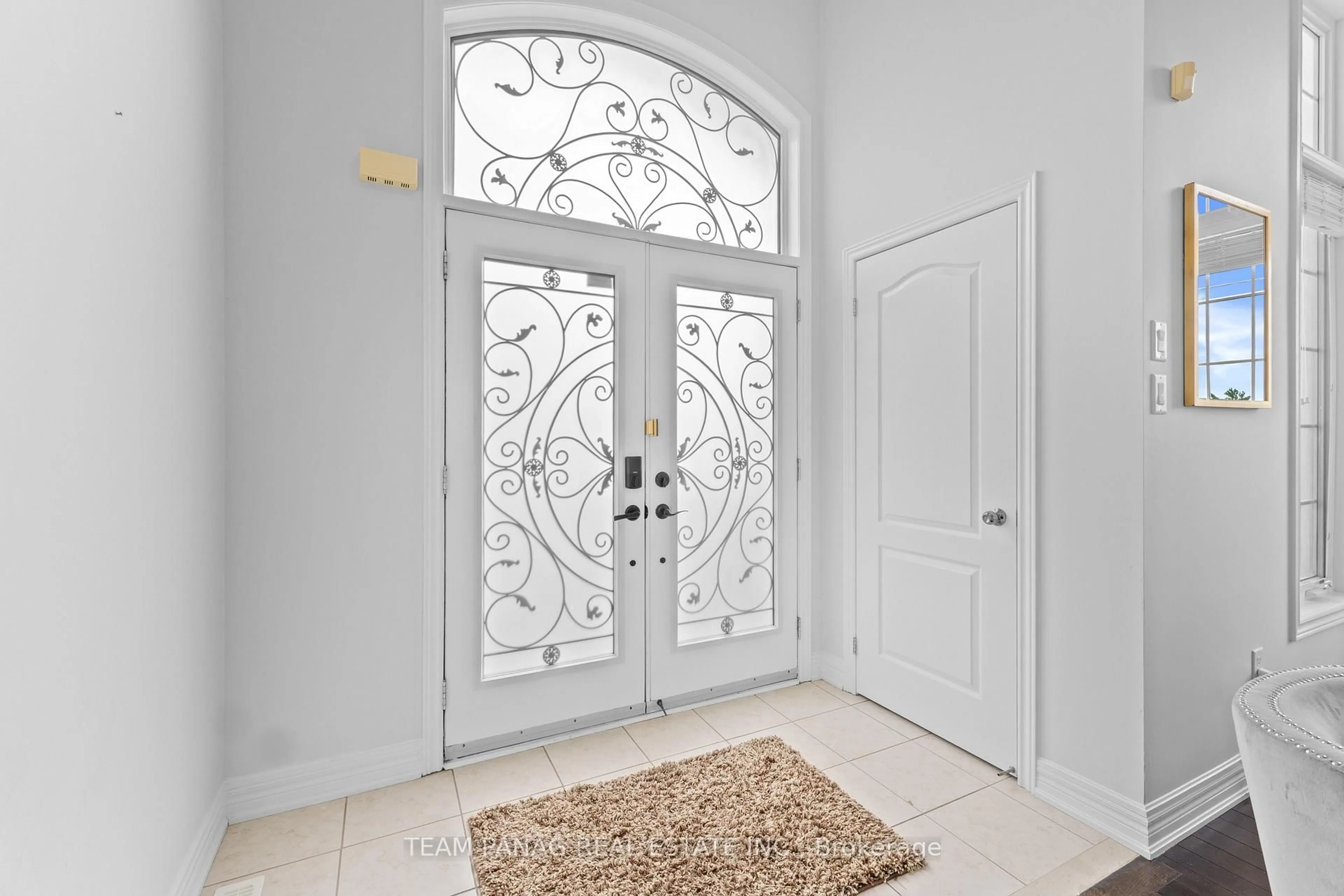 Indoor entryway for 68 Everingham Circ, Brampton Ontario L6R 0R7