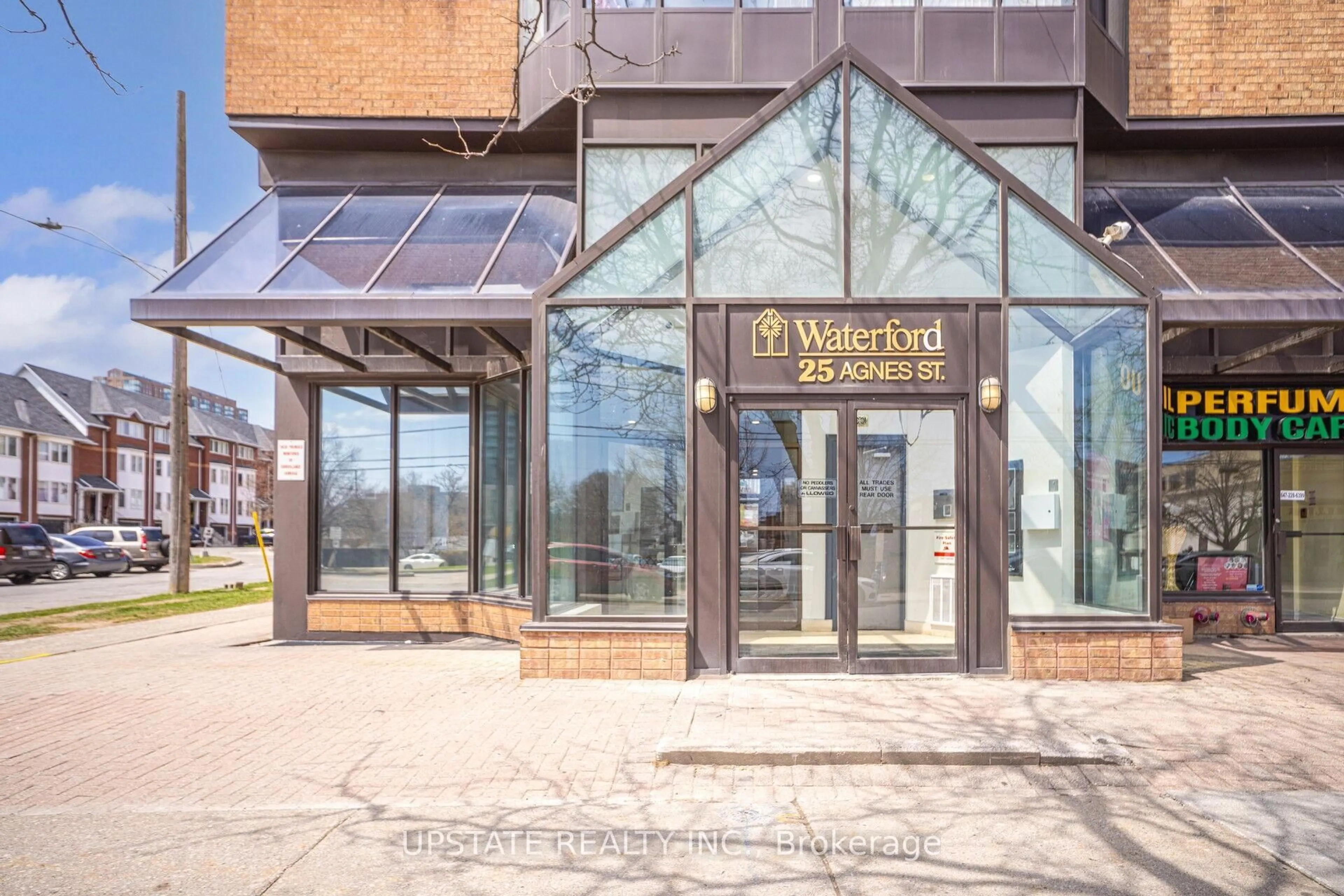 Indoor foyer for 25 Agnes St #1206, Mississauga Ontario L5B 3X7