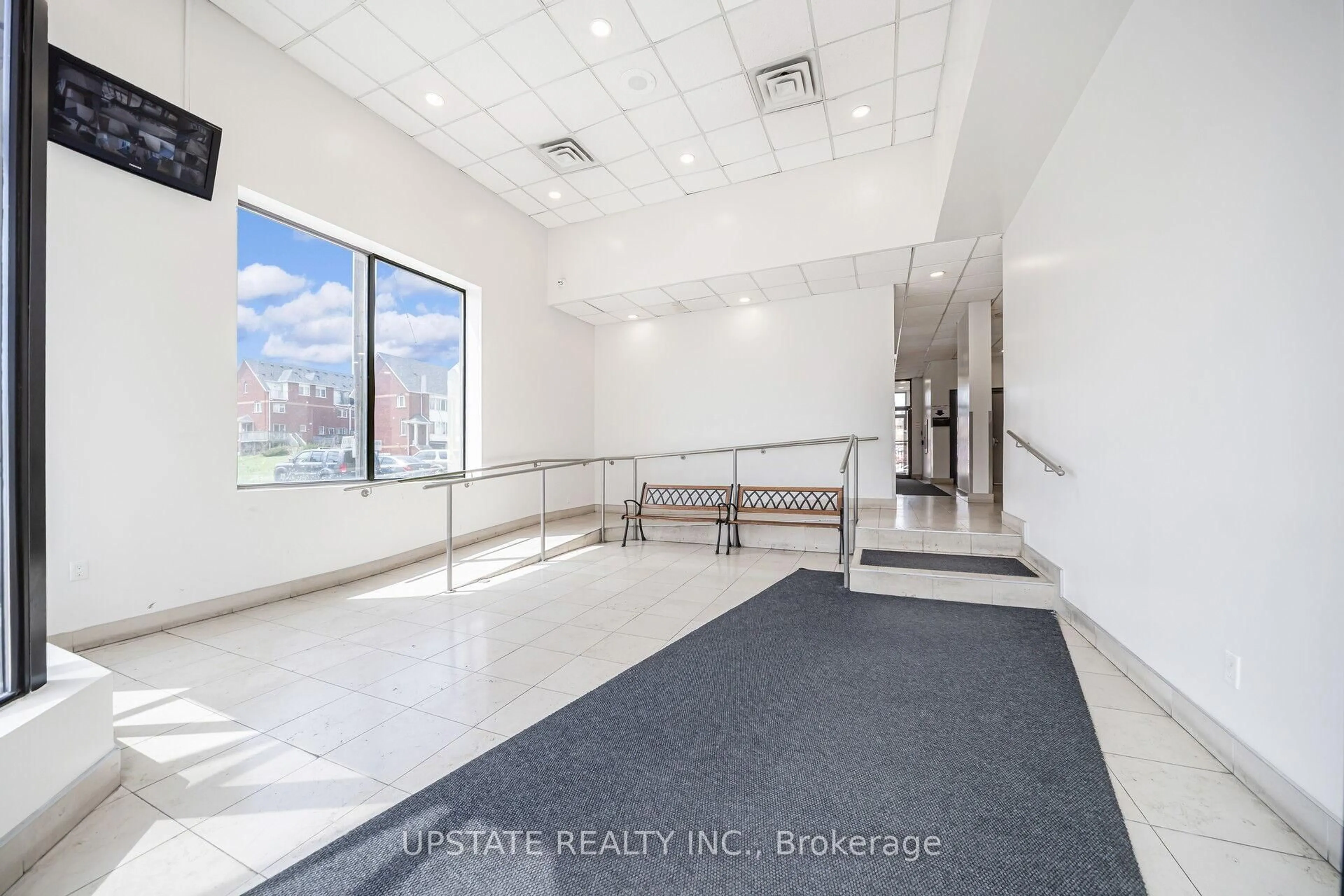 Indoor foyer for 25 Agnes St #1206, Mississauga Ontario L5B 3X7