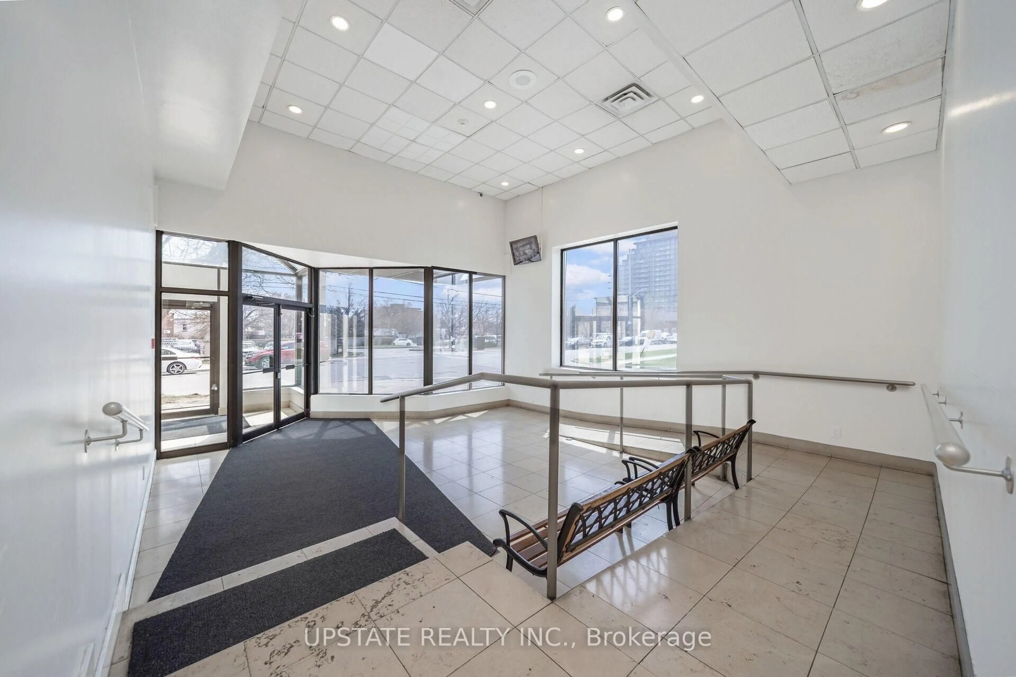 Indoor foyer for 25 Agnes St #1206, Mississauga Ontario L5B 3X7