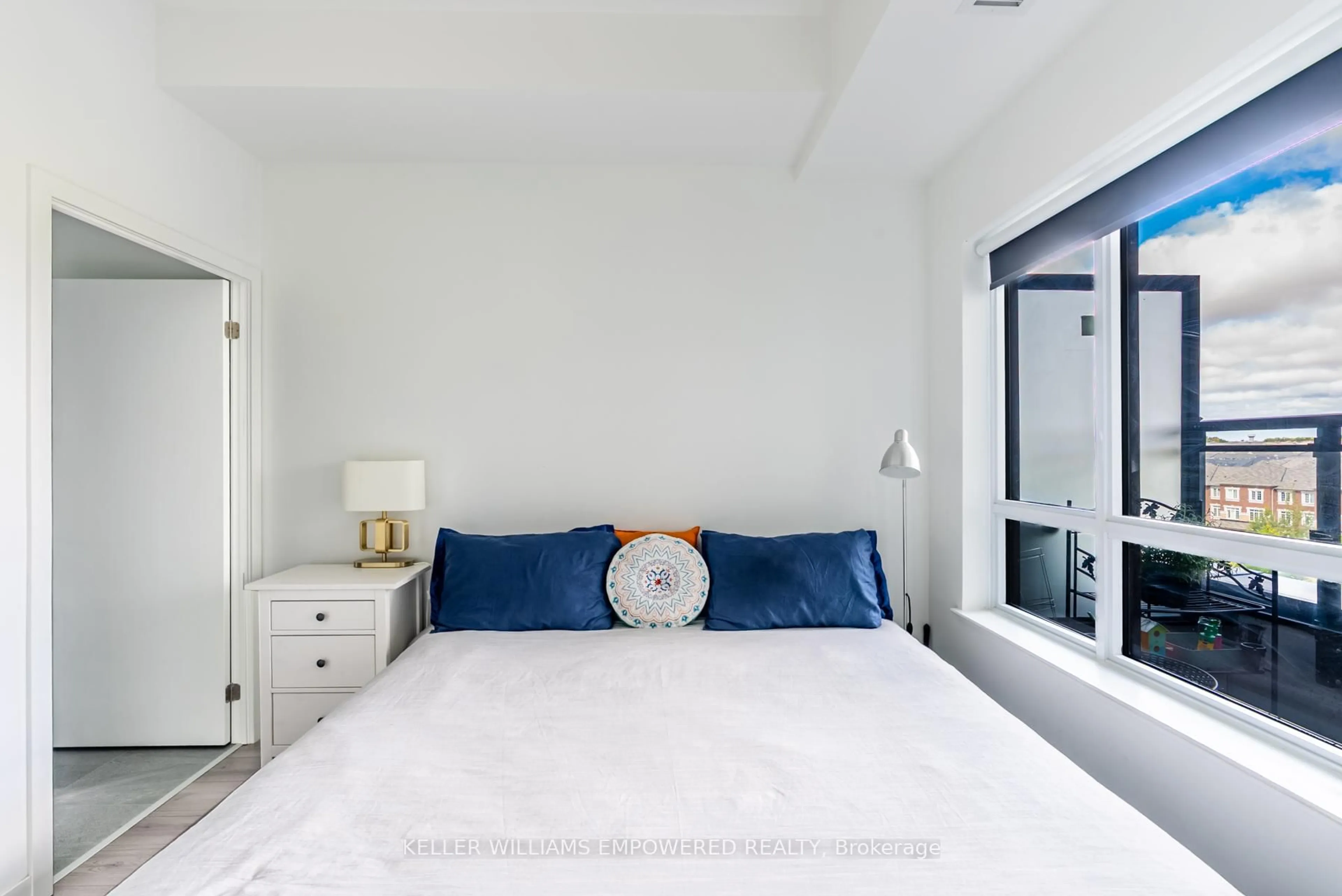 Bedroom with bed, unknown for 395 Dundas St #537, Oakville Ontario L6M 5R8