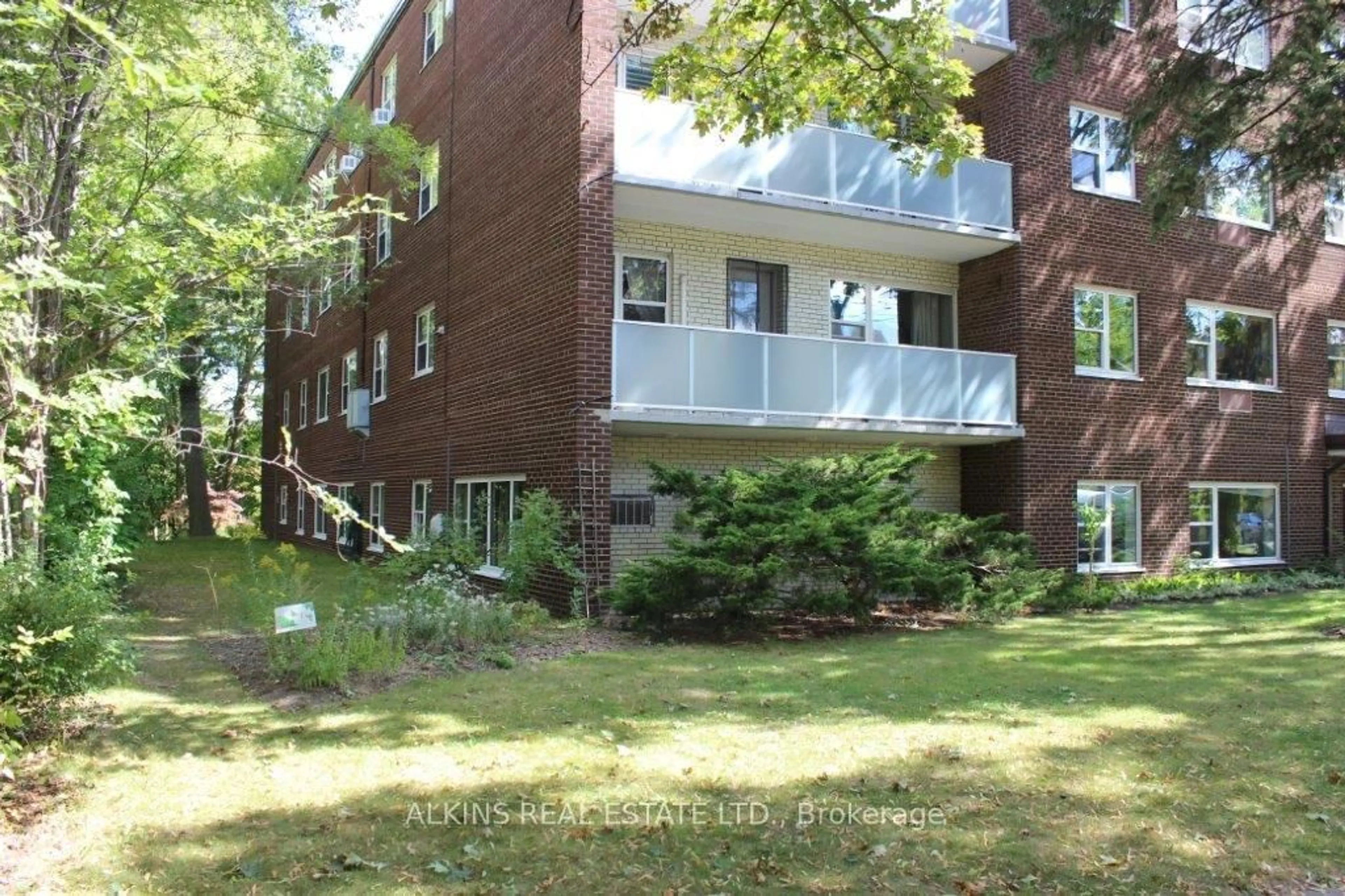 Home with brick exterior material, building for 185 Stephen Dr #102, Toronto Ontario M8Y 3N5